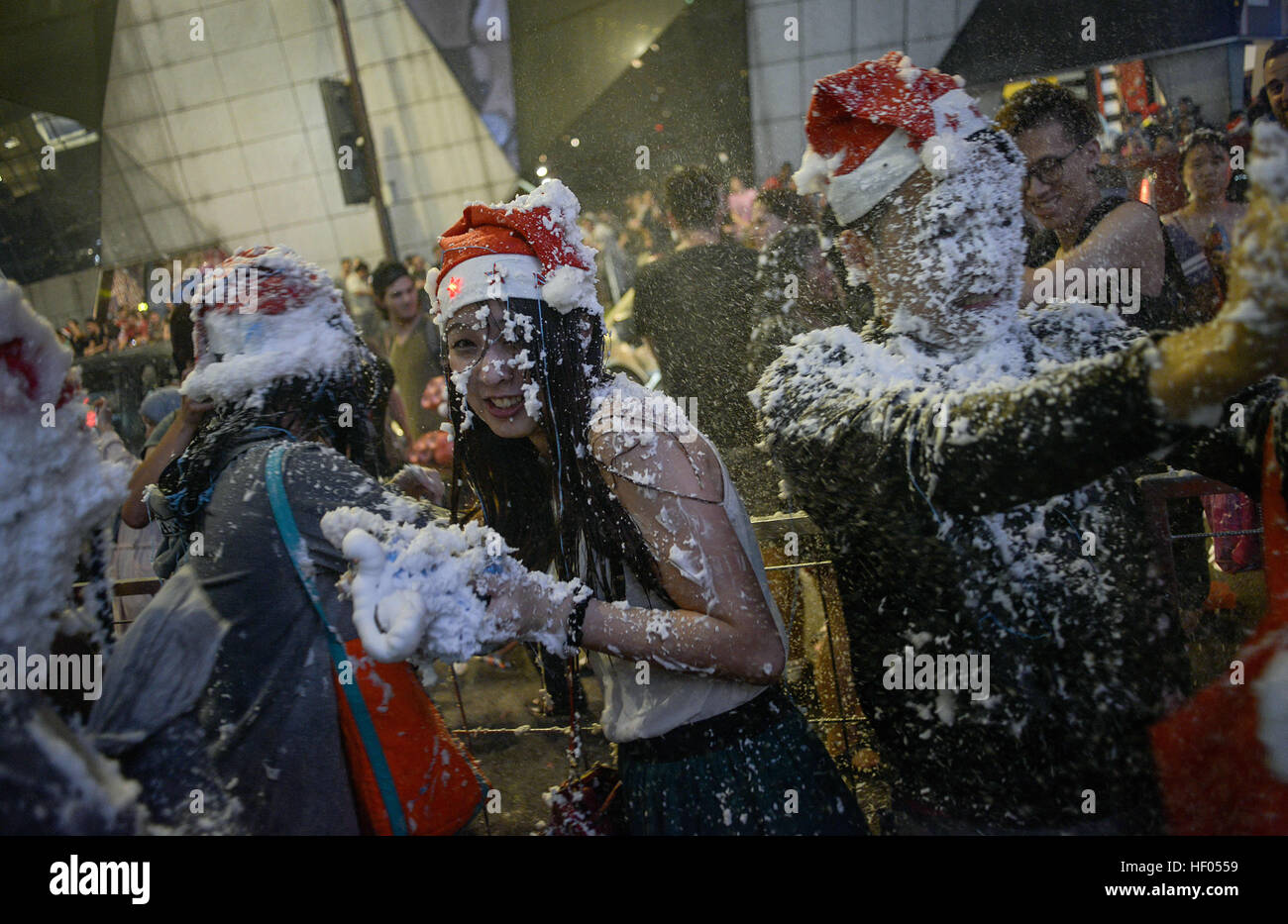 Bukit Bintang, Kuala Lumpur, Malaysia. 24th Dec, 2016. People sprays