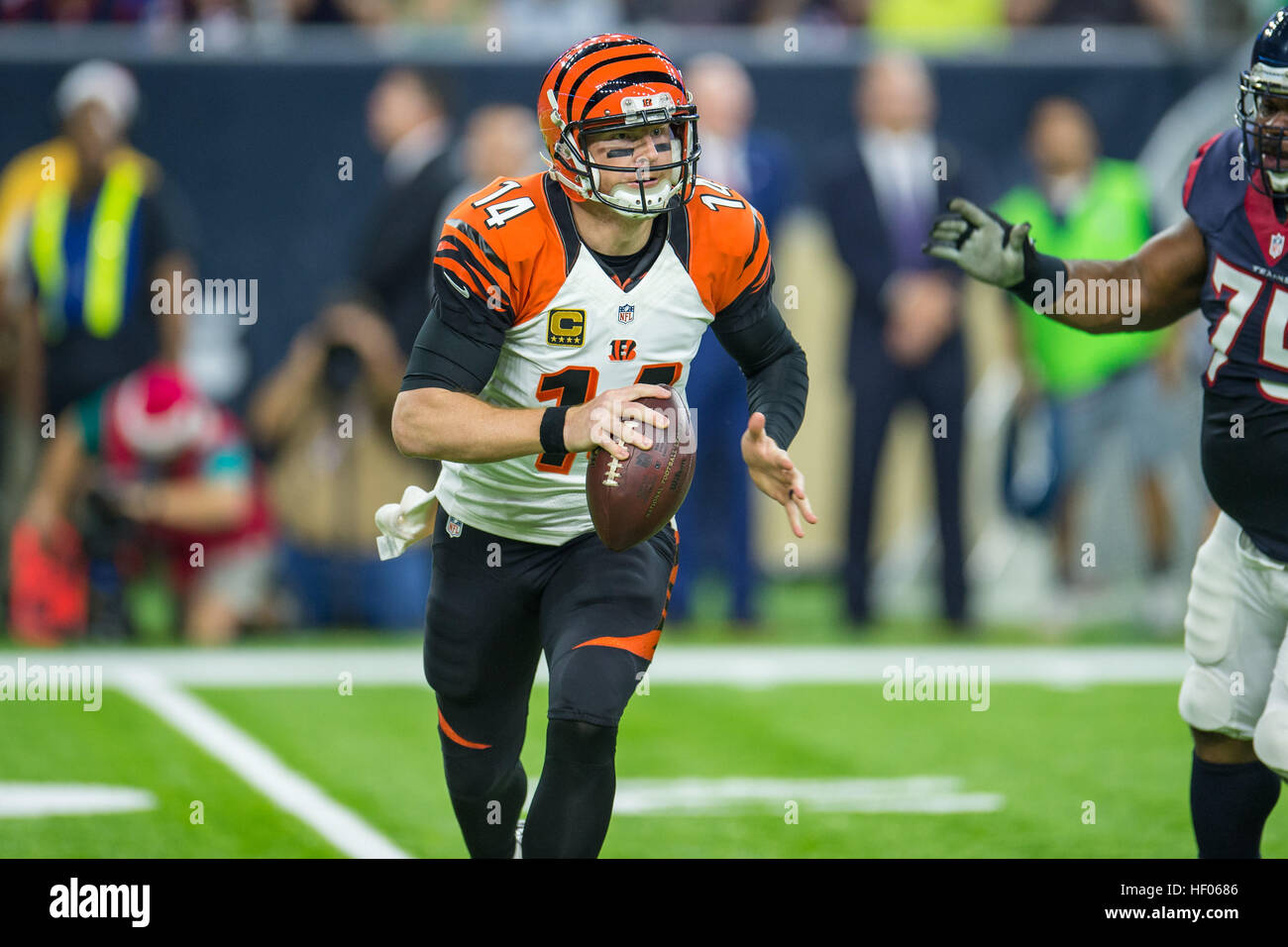 Houston, Texas, USA. 24th Dec, 2016. Cincinnati Bengals quarterback Andy Dalton (14) scrambles during the 1st quarter of an NFL game between the Houston Texans and the Cincinnati Bengals at NRG Stadium in Houston, TX on December 24th, 2016. © Trask Smith/ZUMA Wire/Alamy Live News Stock Photo