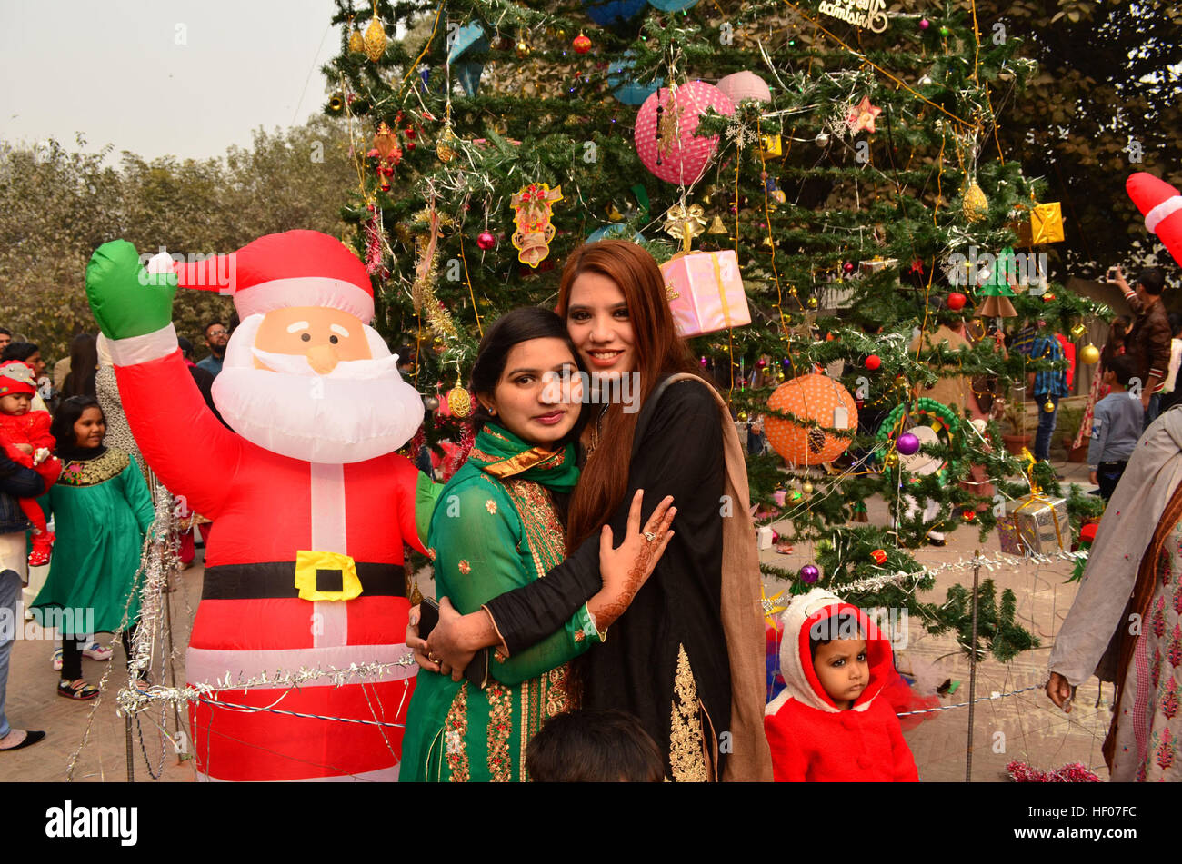 Lahore. 25th Dec, 2016. Pakistani Christians Pose For Photos After A ...