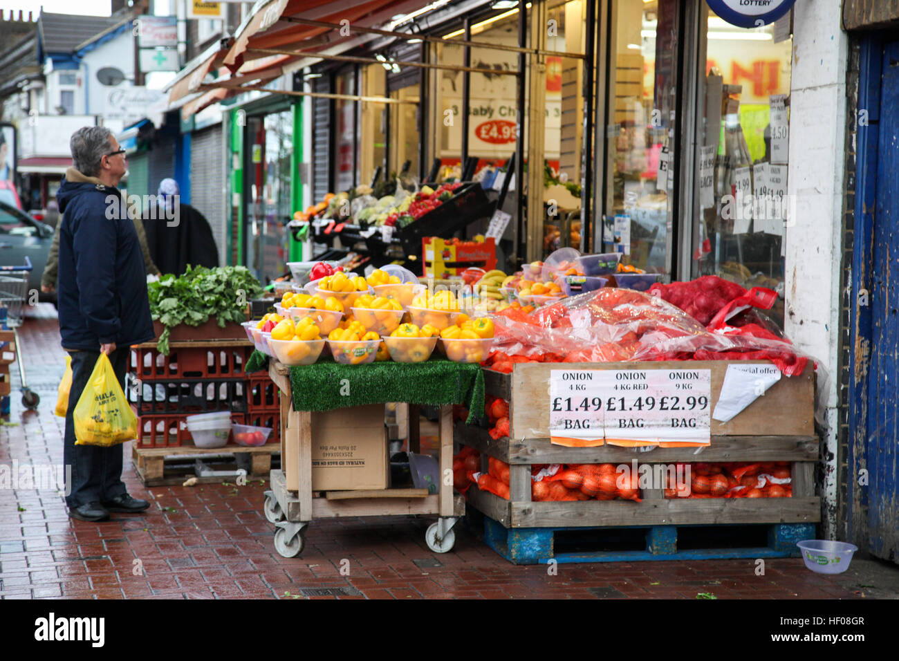 Luton, UK 25 Dec 2016 Shops are open as normal for business on