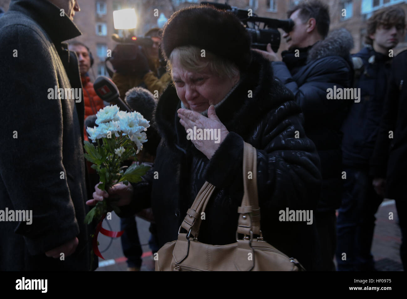 Moscow, Russia. 25th December, 2016. Crying people near Alexandrov Hall, a rehearsal room of the Alexandrov Ensemble, as they pay tribute to the victims of a Russian Defense Ministry plane crash. A Tupolev Tu-154 plane of the Russian Defense Ministry with 92 people on board crashed into the Black Sea near the city of Sochi on December 25, 2016. The plane was carrying members of the Alexandrov Ensemble, Russian servicemen and journalists to Russia's Hmeymim air base in Syria. Fragments of the plane were found about 1.5km from Sochi coastline. © Victor Vytolskiy/Alamy Live News Stock Photo