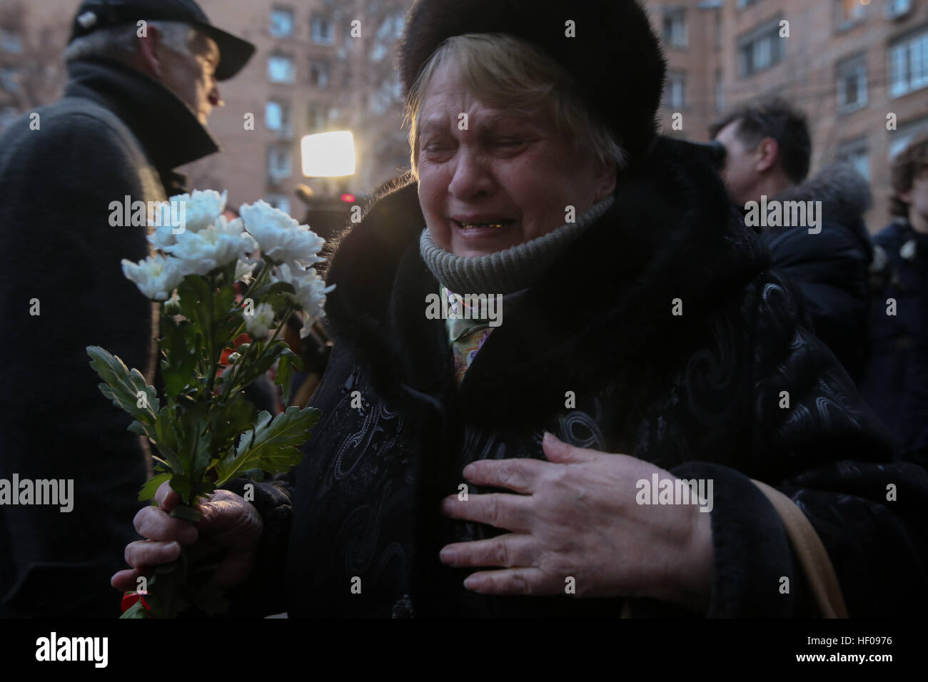 Moscow, Russia. 25th December, 2016. Crying people near Alexandrov Hall, a rehearsal room of the Alexandrov Ensemble, as they pay tribute to the victims of a Russian Defense Ministry plane crash. A Tupolev Tu-154 plane of the Russian Defense Ministry with 92 people on board crashed into the Black Sea near the city of Sochi on December 25, 2016. The plane was carrying members of the Alexandrov Ensemble, Russian servicemen and journalists to Russia's Hmeymim air base in Syria. Fragments of the plane were found about 1.5km from Sochi coastline. © Victor Vytolskiy/Alamy Live News Stock Photo