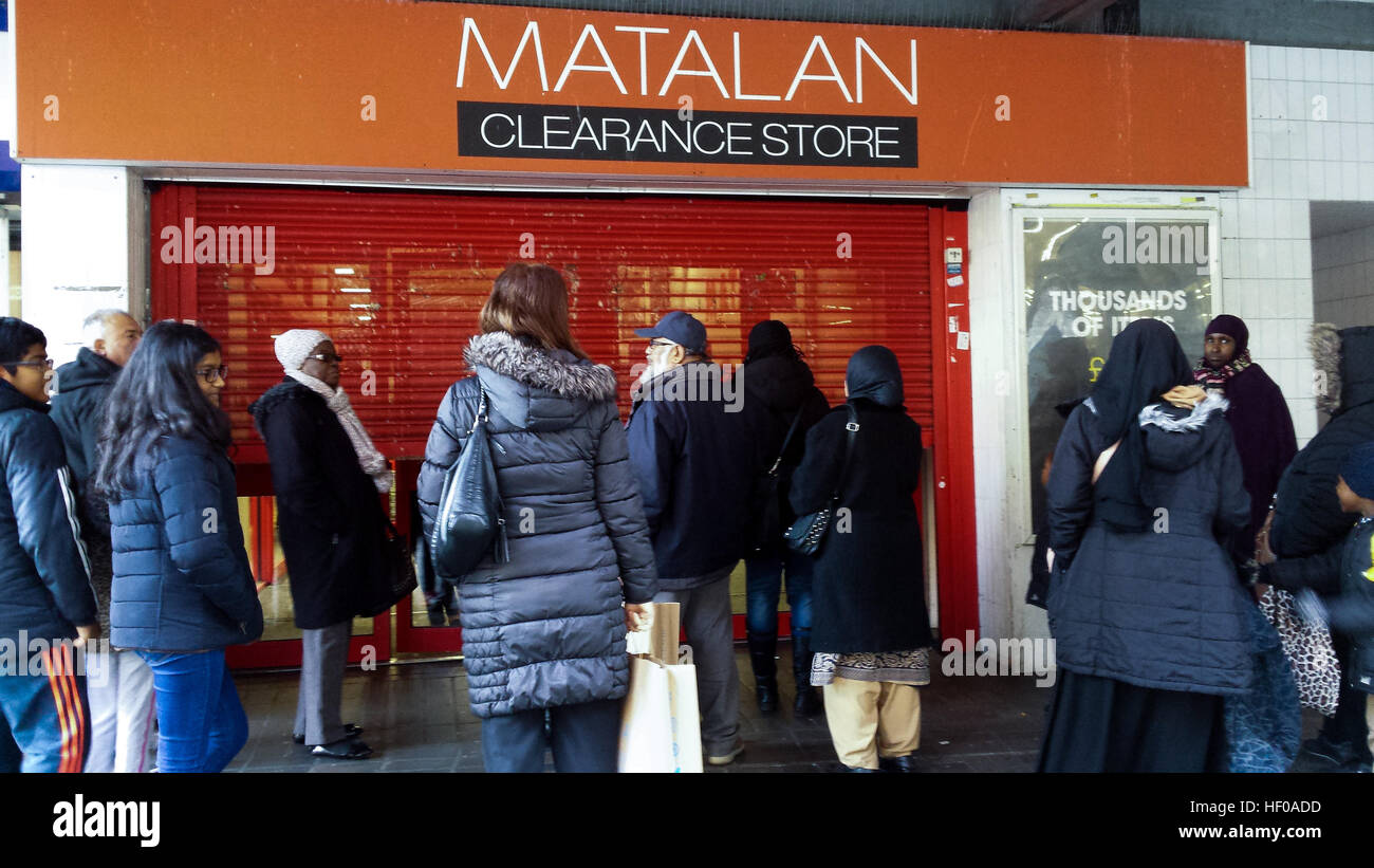 Wood Green, North London 26 Dec 2016 People queue outside Matalan