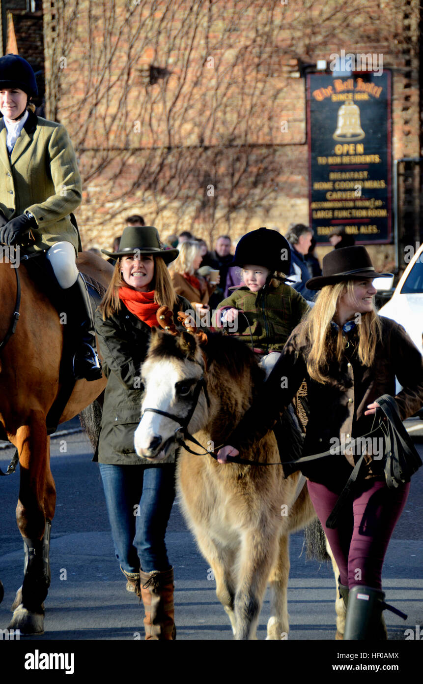 Winslow, UK. 26th Dec, 2016. Family at the traditional Boxing Day