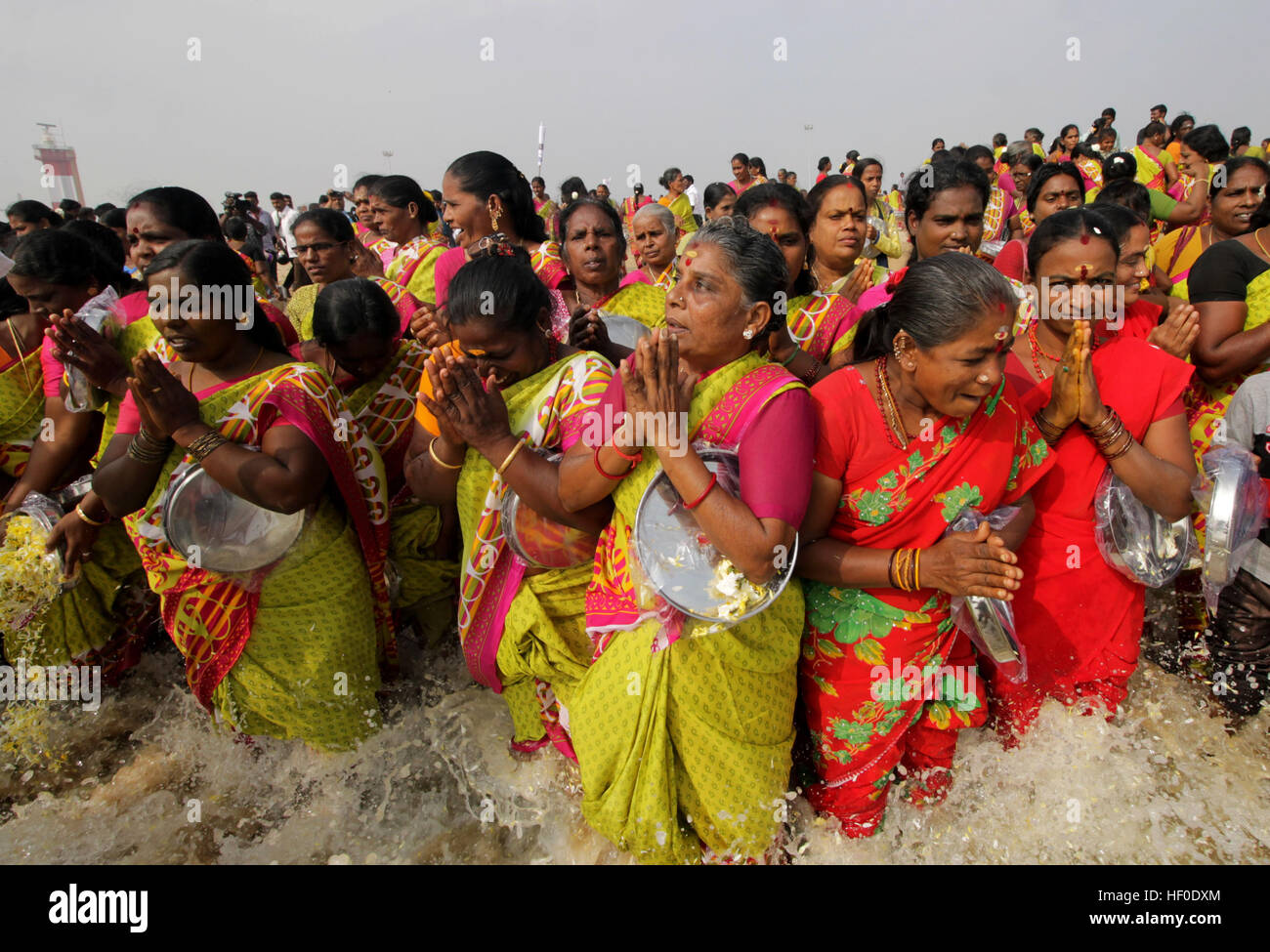 Chennai, Indian state of Tamil Nadu. 26th Dec, 2016. People pay tribute to victims on the occasion of the 12th anniversary of 2004 tsunami at Marina Beach in Chennai, capital of southern Indian state of Tamil Nadu, Dec. 26, 2016. © Stringer/Xinhua/Alamy Live News Stock Photo