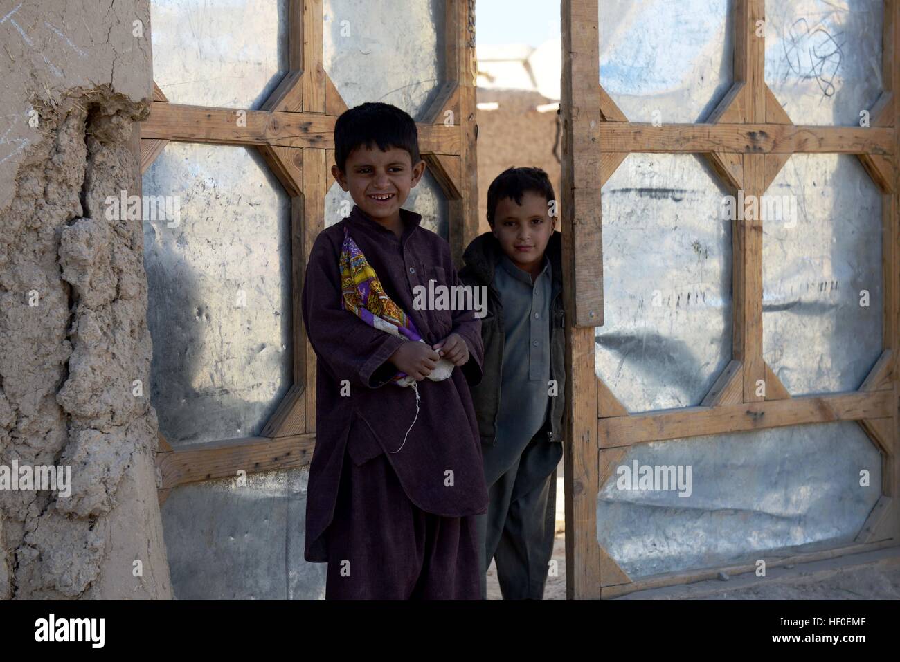 Qalat, Afghanistan's Zabul province. 26th Dec, 2016. Afghan displaced children stand outside their tents in Qalat city, capital of southern Afghanistan's Zabul province, Dec. 26, 2016. More than one million people have to flee their home due to conflicts in the country, according to officials. © Sanaullah Seiam/Xinhua/Alamy Live News Stock Photo
