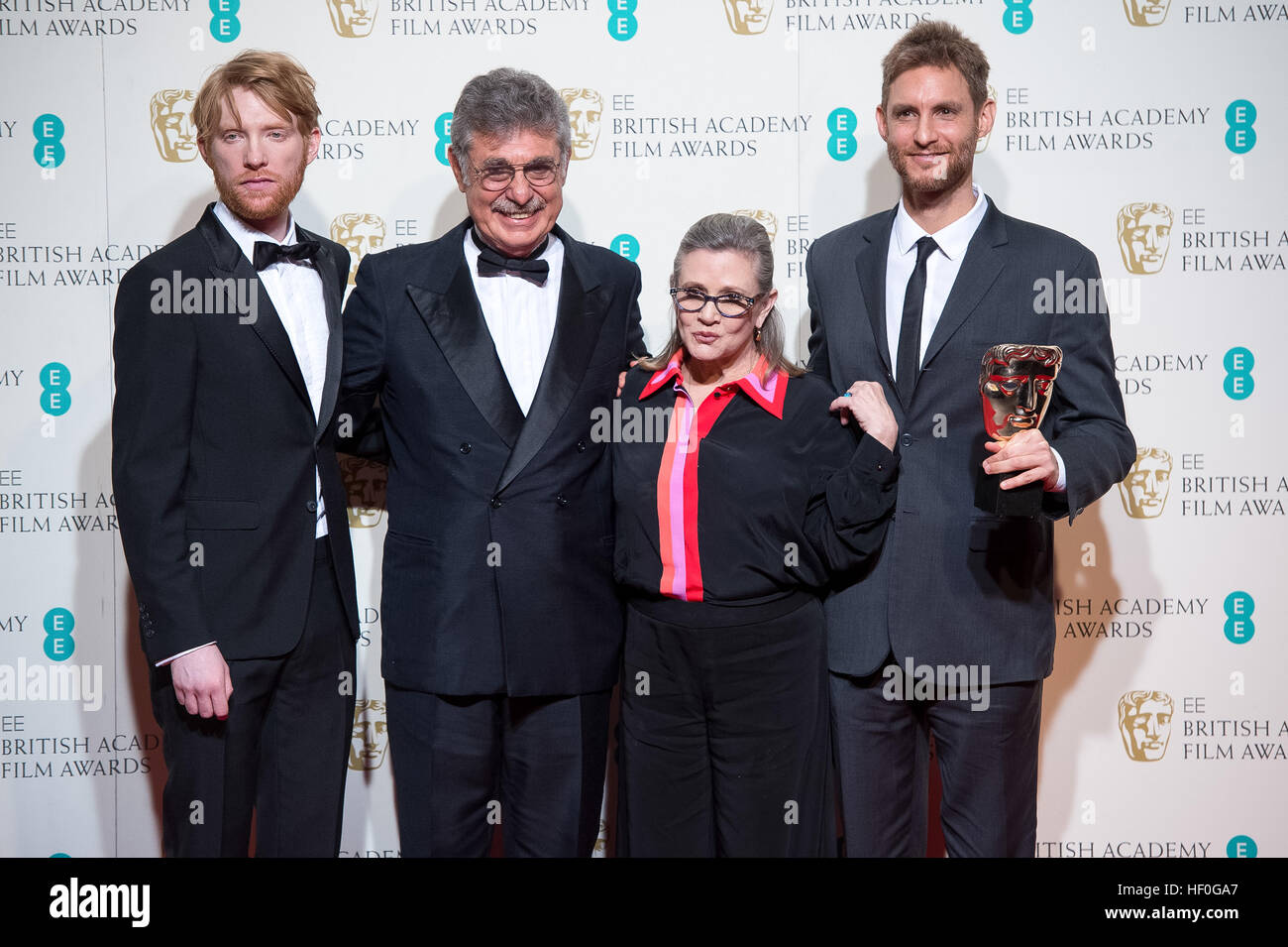 Argentinian director Damian Szifron (r) poses with the award for a film not in the English language for 'Wild Tales' with Hugo Sigman (2l) and award presenters actor Domhnall Gleeson (l) and actress Carrie Fisher (2r) pose in the press room of the EE British Academy Film Awards, BAFTA Awards, at the Royal Opera House in London, England, on 14 February 2016. Photo: Hubert Boesl /dpa - NO WIRE SERVICE - | usage worldwide Stock Photo