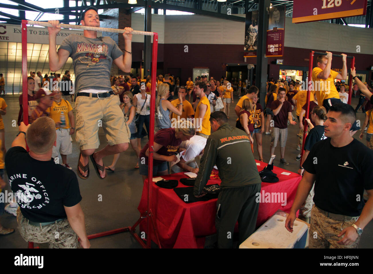 Flexed arm hang hires stock photography and images Alamy