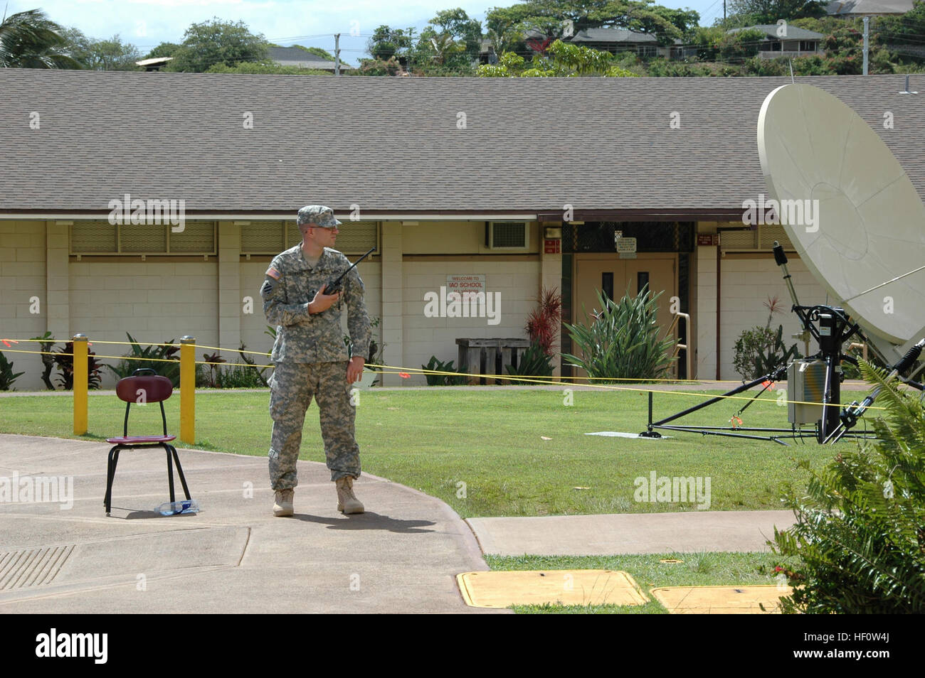 Army National Guard Spc. Joseph Bernard, decontamination specialist, Headquarters and Headquarters Detachment 118th Multi-functional Medical Battalion, Middletown, Conn., waits for the arrival of patients at Iao Intermediate School, Wailuku, Hawaii. June 4-12, over 540 U.S. military members deployed across Hawaii in support of Tropic Care 2013, a deployment and readiness training exercise that offers free health care to medically underserved areas of the state. (U.S.Air National Guard photo by Lt. Col. Brenda Hendricksen) Tropic Care 2013 130608-Z-NF464-001 Stock Photo