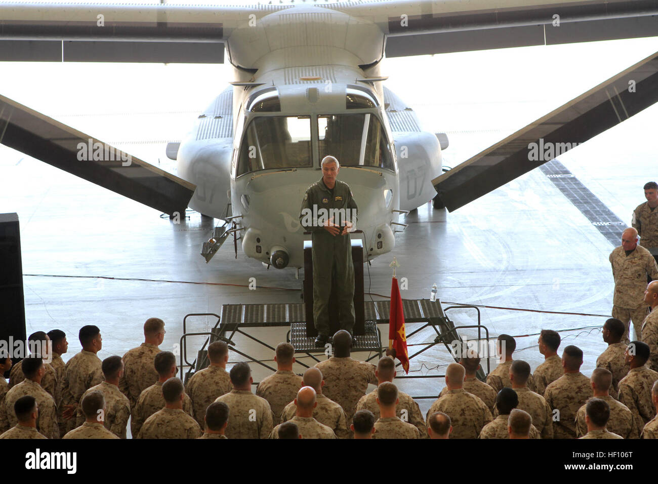 Marines with Marine Medium Tiltrotor Squadron 166 gather to listen to Admiral Samuel J. Locklear, commander of the U.S. Pacific Command, speak aboard Marine Corps Air Station Miramar, Calif., Sept. 19. Locklear answered questions from the Marines about current affairs as well as the future for the Marine Corps presence in the East. Flickr - DVIDSHUB - PACOM commander visits MCAS Miramar (Image 2 of 6) Stock Photo