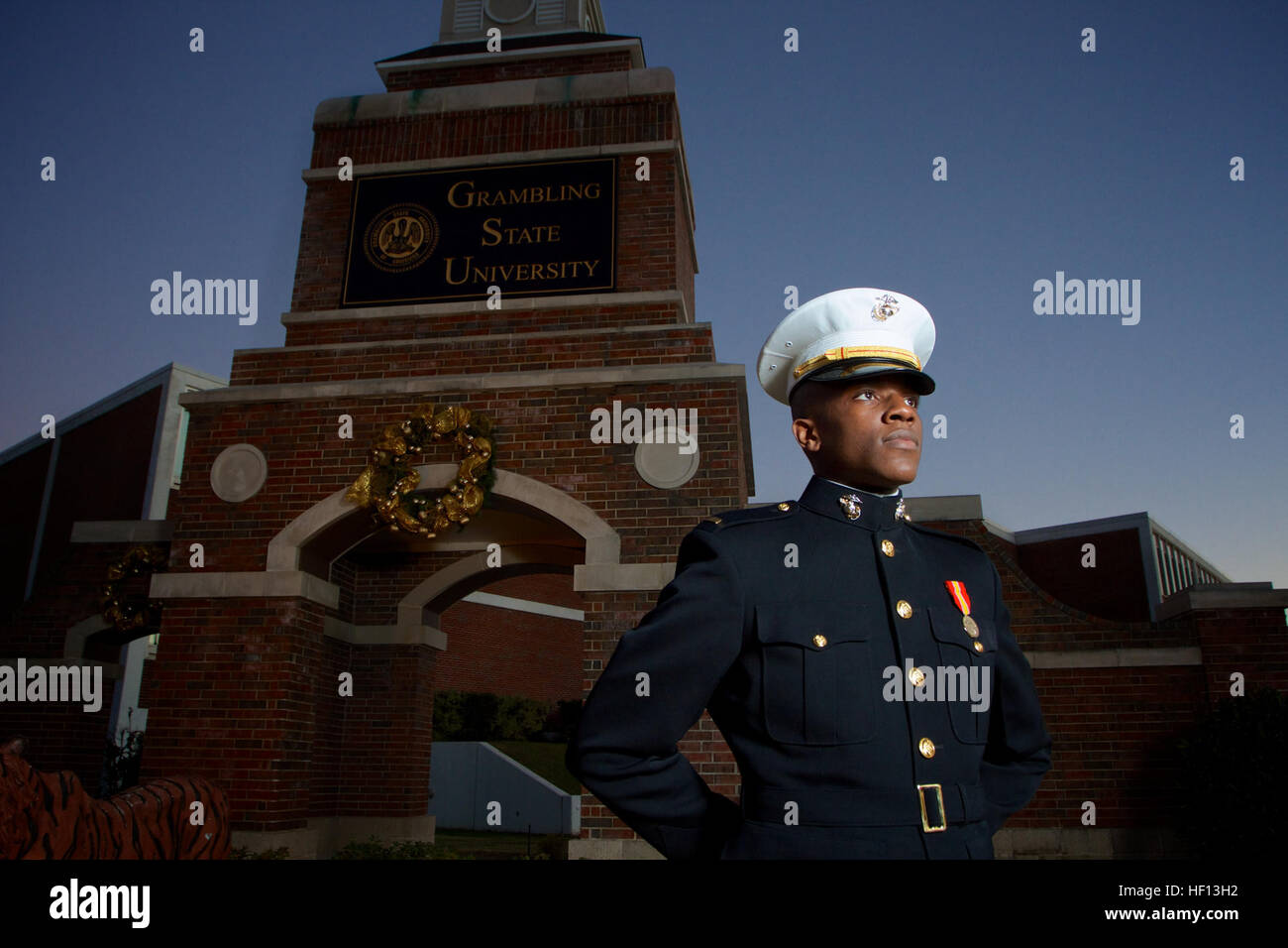 Marine corps dress blue a hi-res stock photography and images - Alamy