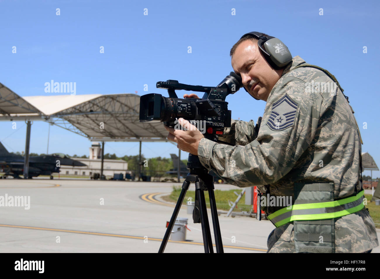 Airmen of the 169th Fighter Wing conduct flight line operations at ...
