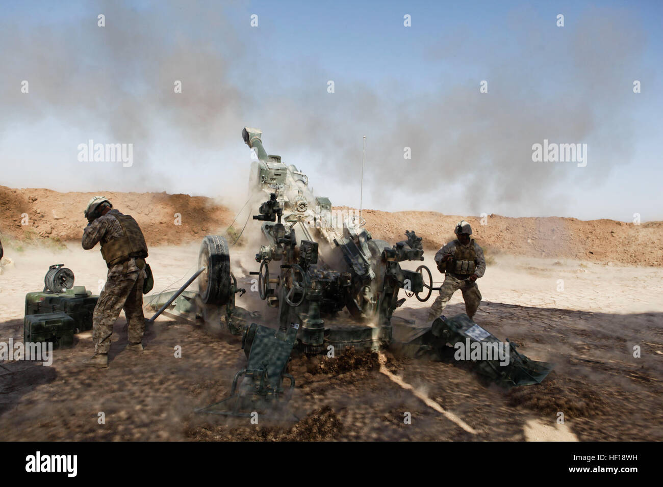 U.S. Marines with Battery G, 2nd Battalion, 11th Marine Regiment fire an M777 Lightweight 155mm Howitzer during Exercise DESERT SCIMITAR aboard Marine Corps Air-Ground Combat Center 29 Palms May 1, 2013. Exercise DESERT SCIMITAR was conducted to allow 1st Marine Division to sustain their ability to plan and execute command and control functions in both offensive and defensive scenarios. (U.S. Marine Corps photo by Lance Cpl. Sean Searfus, 1st Marine Division/Released) Exercise DESERT SCIMITAR 130501-M-VH365-013 Stock Photo