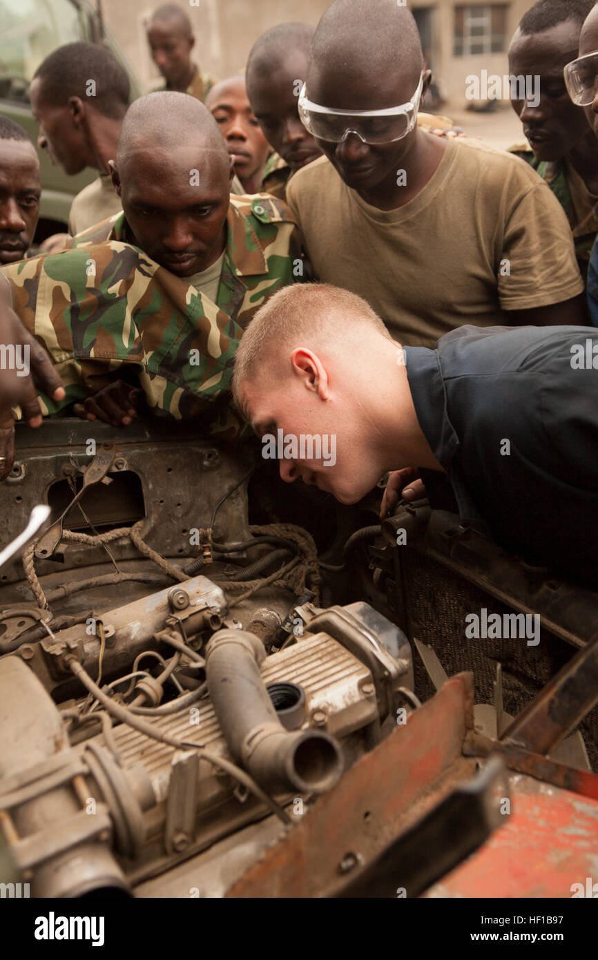 U.S. Marine Corps Sgt. Brian Hutchinson, Special-Purpose Marine Air-Ground Task Force (MAGTF) Africa motor transport instructor from Eureka, Calif., inspects a steering column with Burundi National Defense Force (BNDF) service members during a vehicle maintenance course in Bujumbura, Burundi, June 19, 2013. During their six-month deployment, Special-Purpose MAGTF Africa strengthened U.S. Africa Command and Marine Corps Forces Africa's ability to assist partner nations by training with more than 800 African service members, including instructing more than 80 BNDF service members in basic radio  Stock Photo