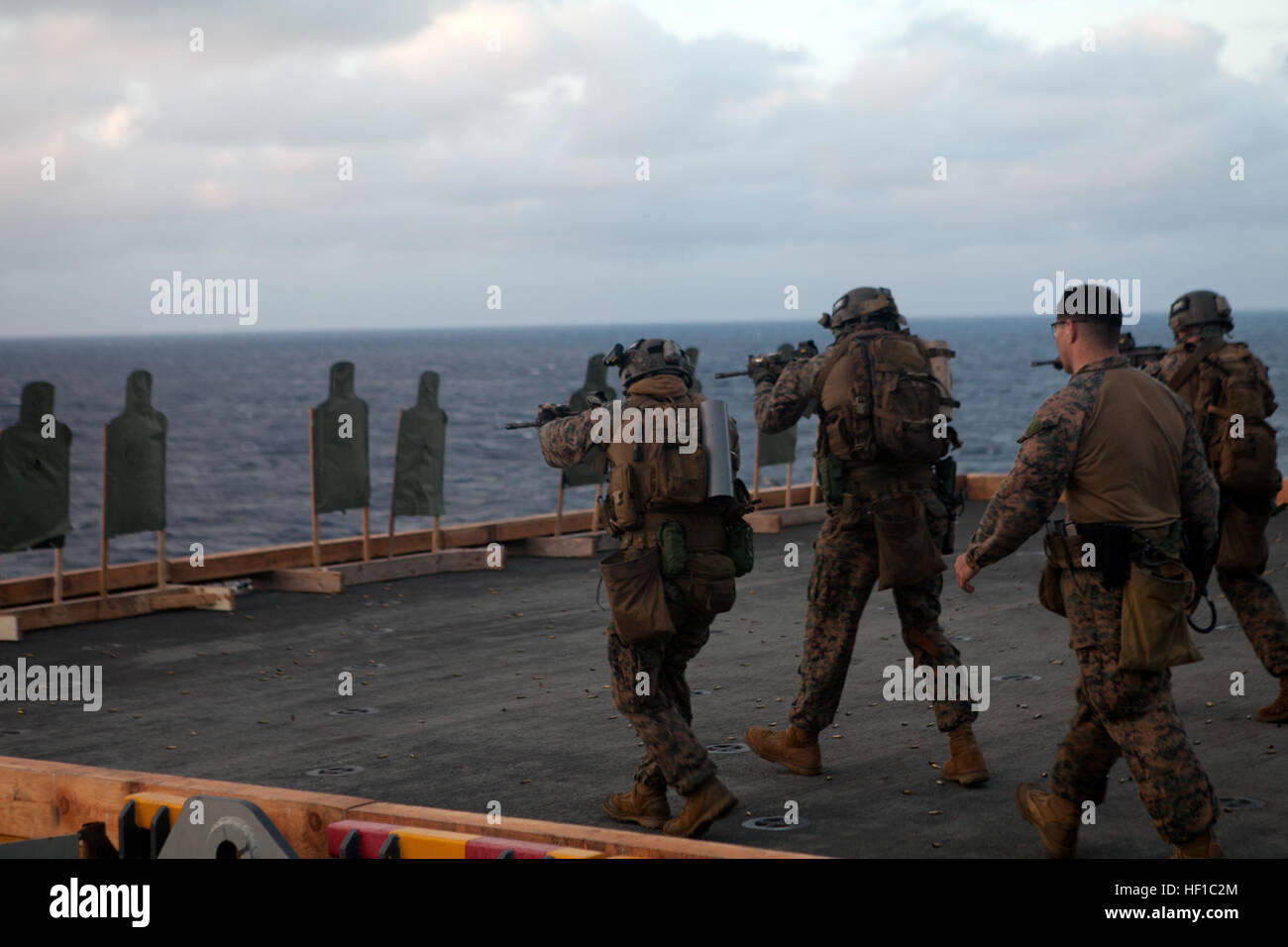 U.S. Marines with Force Reconnaissance Platoon, Command Element ...
