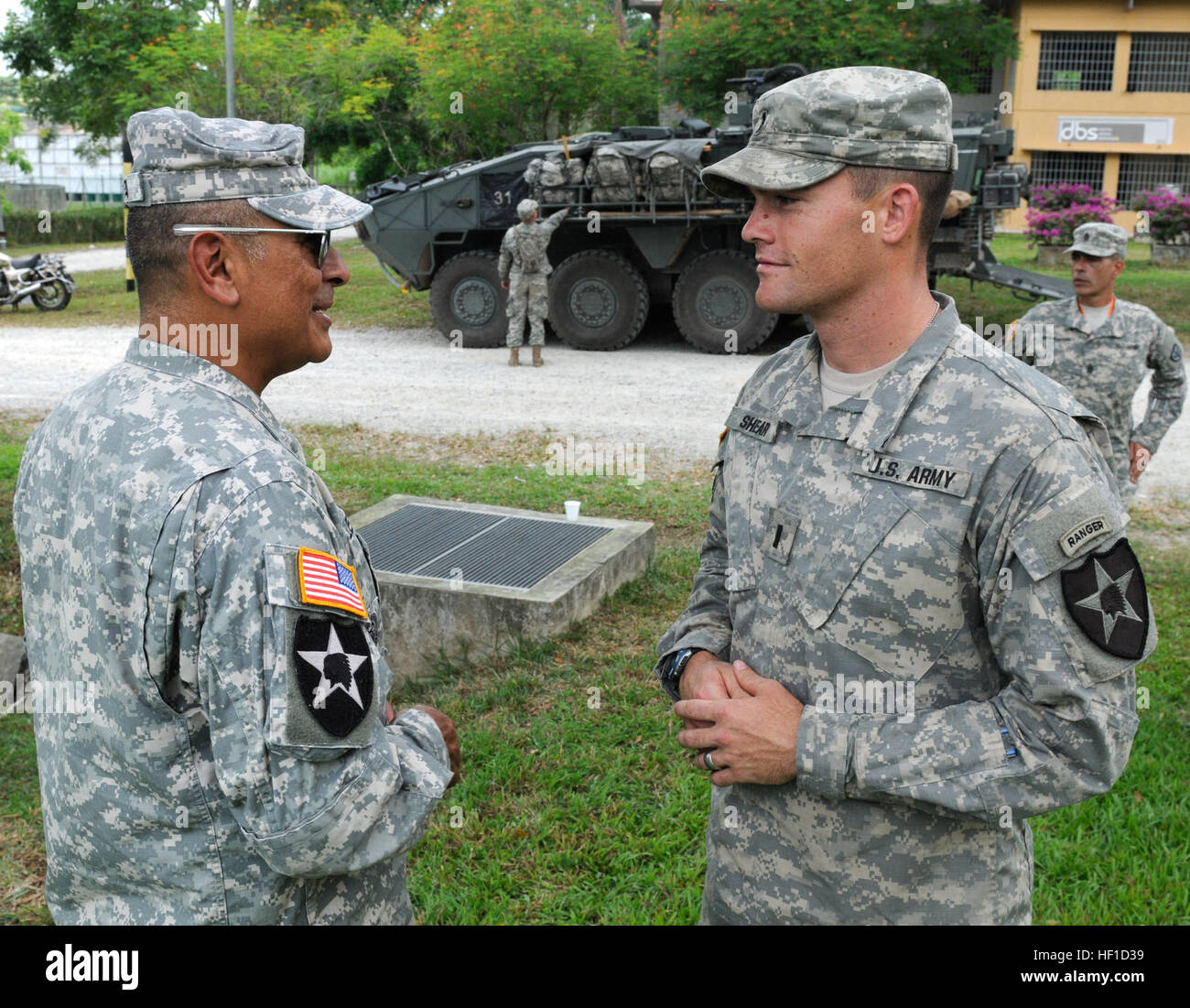 U.S. Army, Pacific's Command Sgt. Maj. Frank M. Leota (left) speaks 1st Lt. Daniel Shear, a platoon leader of 4th Battalion, 23rd Infantry Regiment, 2nd Brigade, 2nd Infantry Division during his visit of Tiger Balm at Murai Urban Training Facility, Singapore, July 23. USARPAC leadership visits joint Singapore exercises 130723-Z-NO327-033 Stock Photo