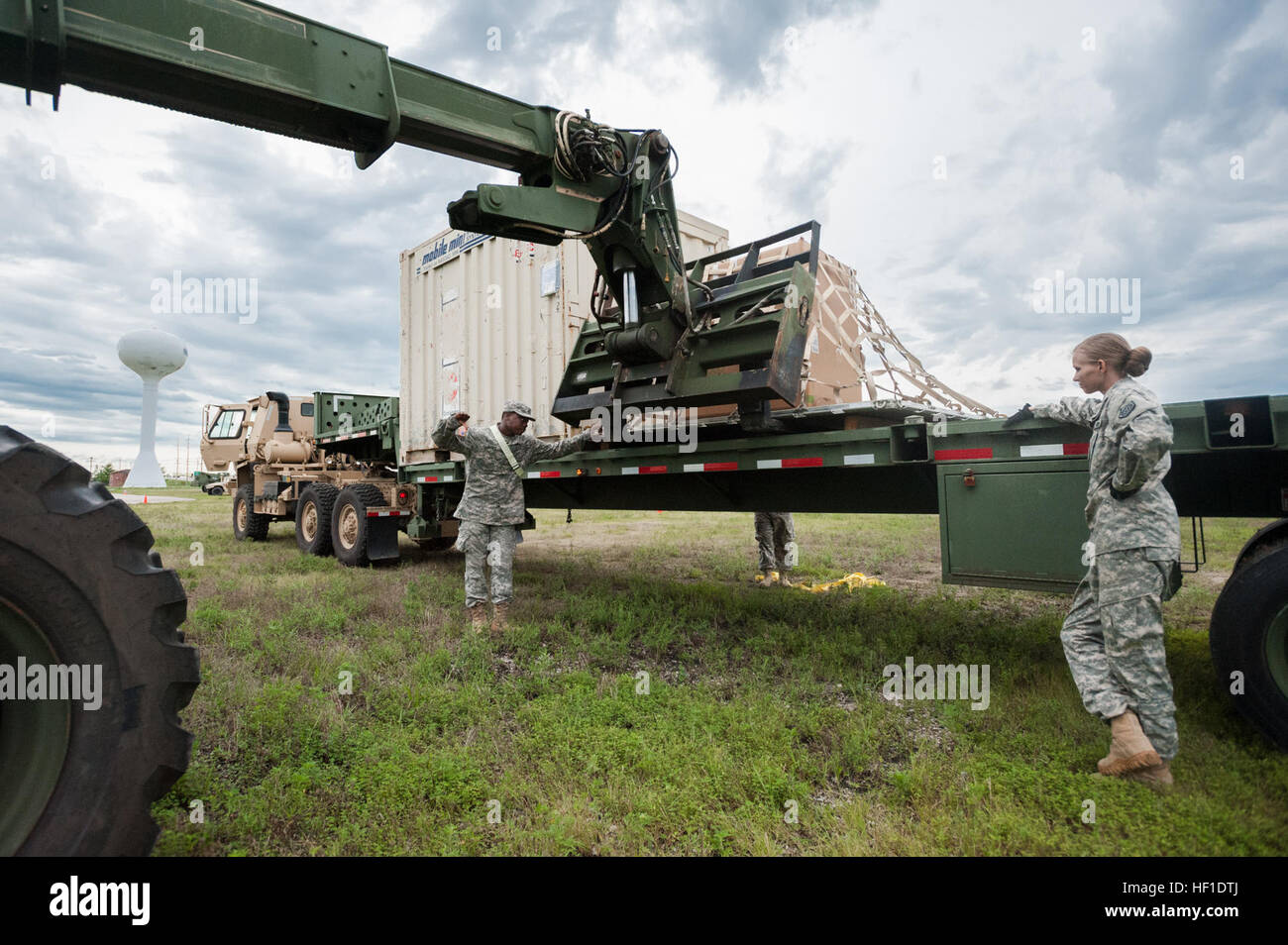 Soldiers of the 689th Army Rapid Port Opening Element coordinate the ...