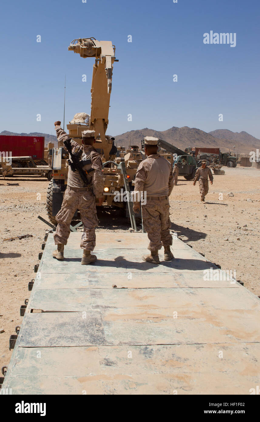 Two marines with combat logistics regiment 2 hi-res stock photography ...
