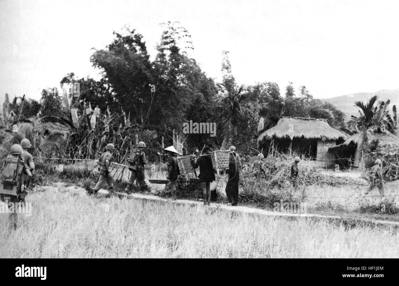 1965 marines in action hi-res stock photography and images - Alamy