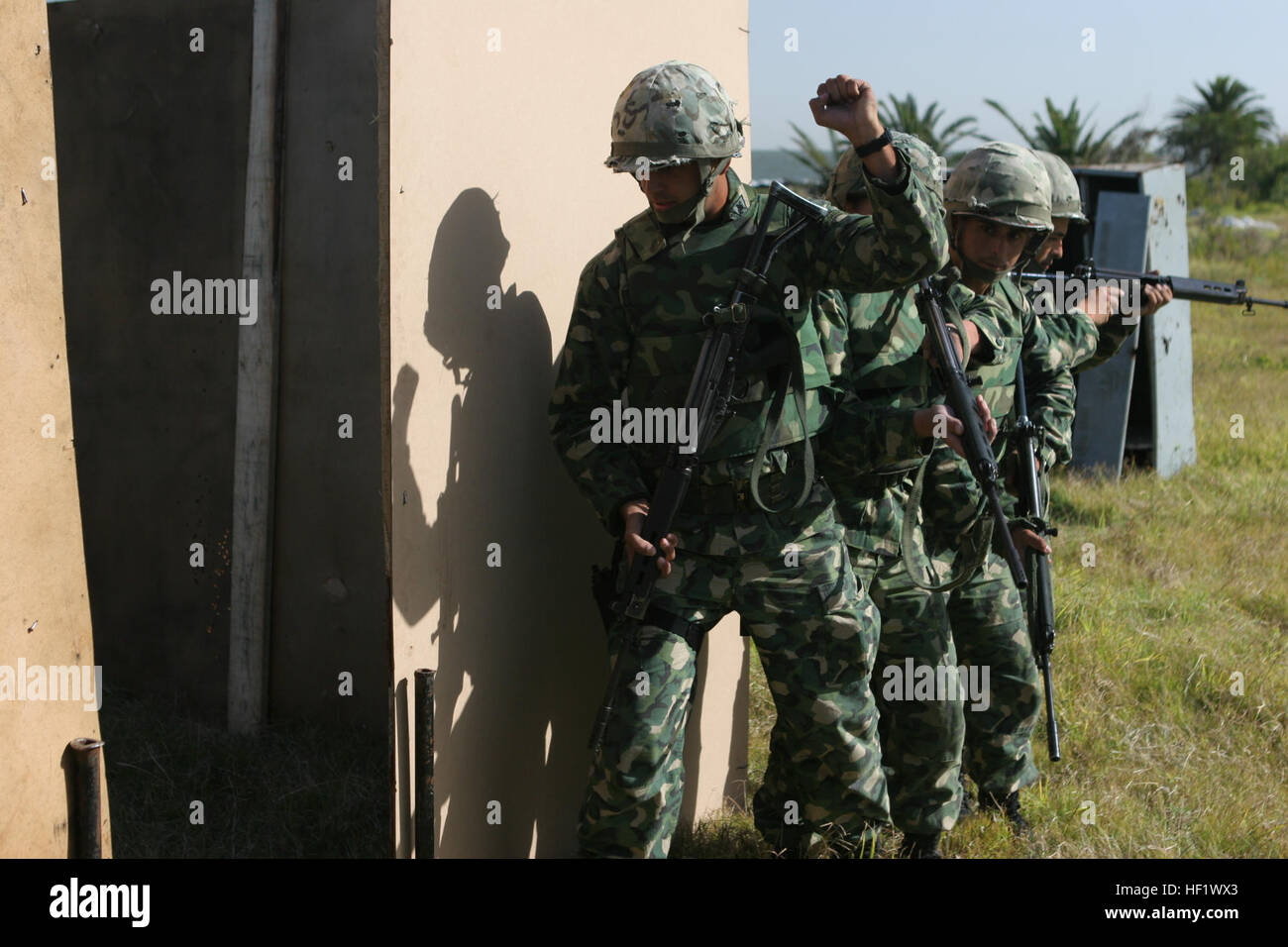 Uruguayan marines conduct close-quarters battle training as part of a subject matter expert exchange (SMEE) with U.S. Sailors and Marines, in Montevideo, Uruguay, May 8, 2008. The 2008 SMEE is in support of Partnership of the Americas 2008, a U.S. Southern Command sponsored operation designed to strengthen regional partnership and improve multinational interoperability, while enhancing the operational readiness of all assigned units. (U.S. Marine Corps photo by Cpl. Dustin T. Schalue/Released) CQB of Uruguayan soldiers Stock Photo