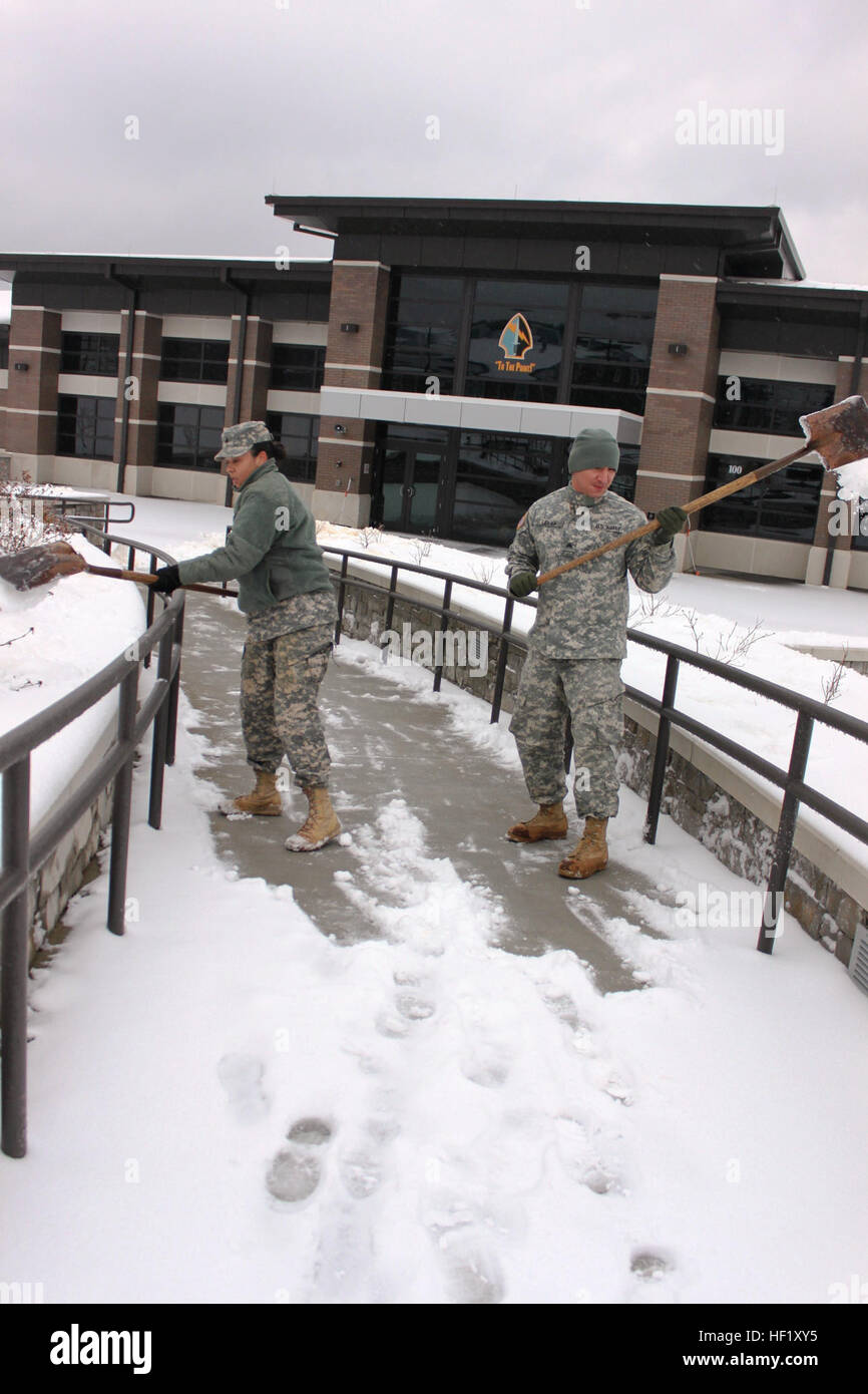 Guardsmen from 560th Battlefield Surveillance Brigade react