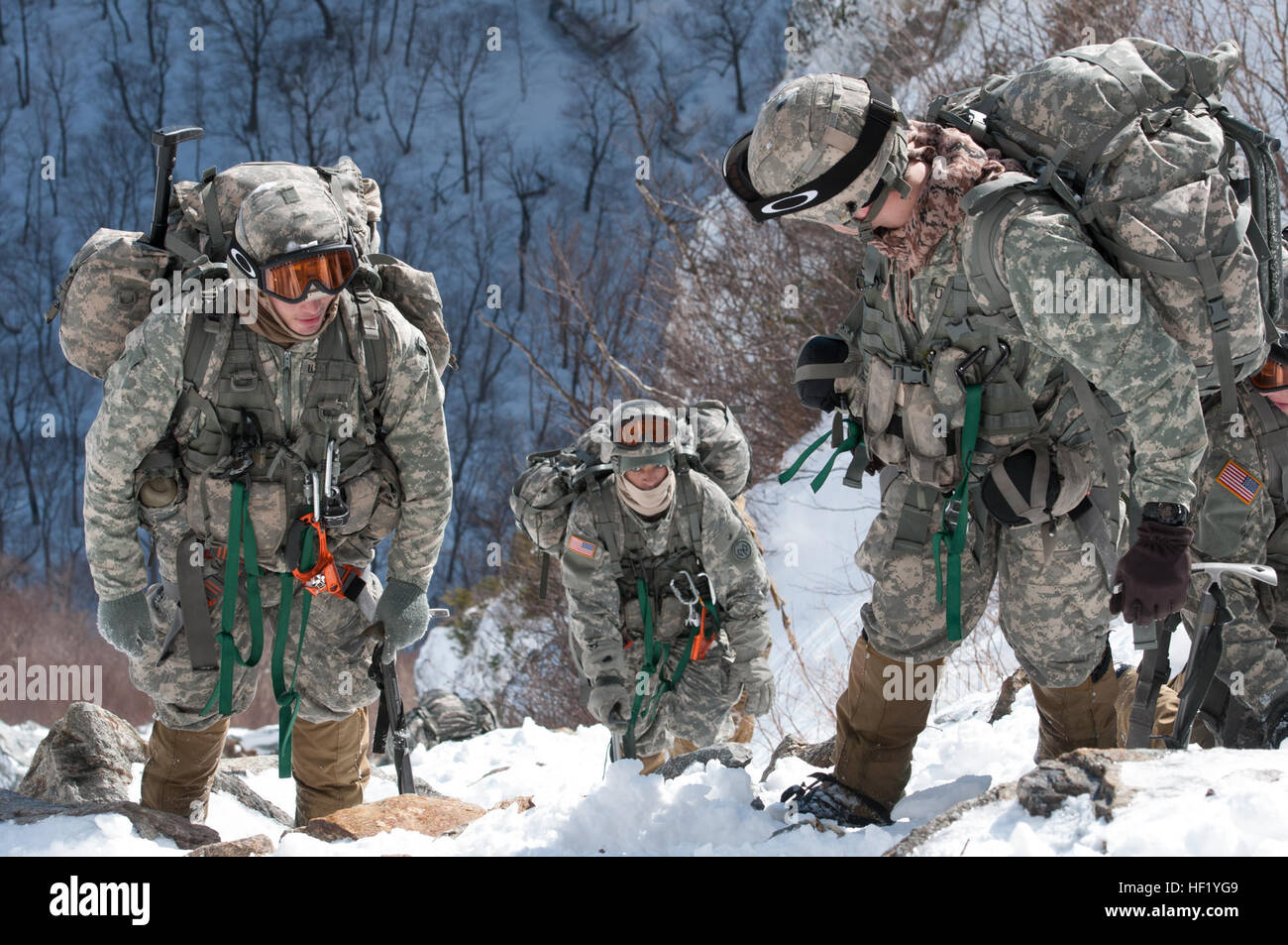 U.S. Soldiers with the Army Mountain Warfare Basic Mountaineering and