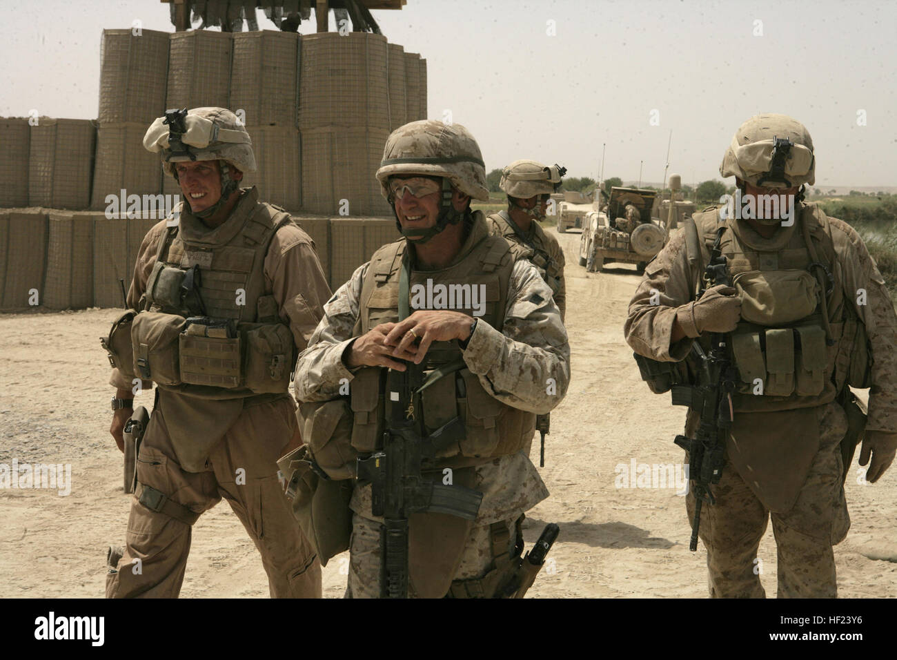 Marines from Charlie Company, Battalion Landing Team, 1st Battalion ...