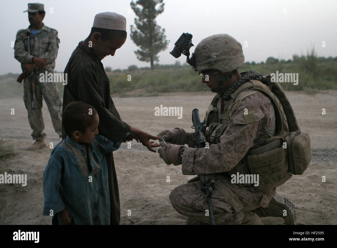 official-marine-corps-photograph-by-alex-c-guerra-patrol-through