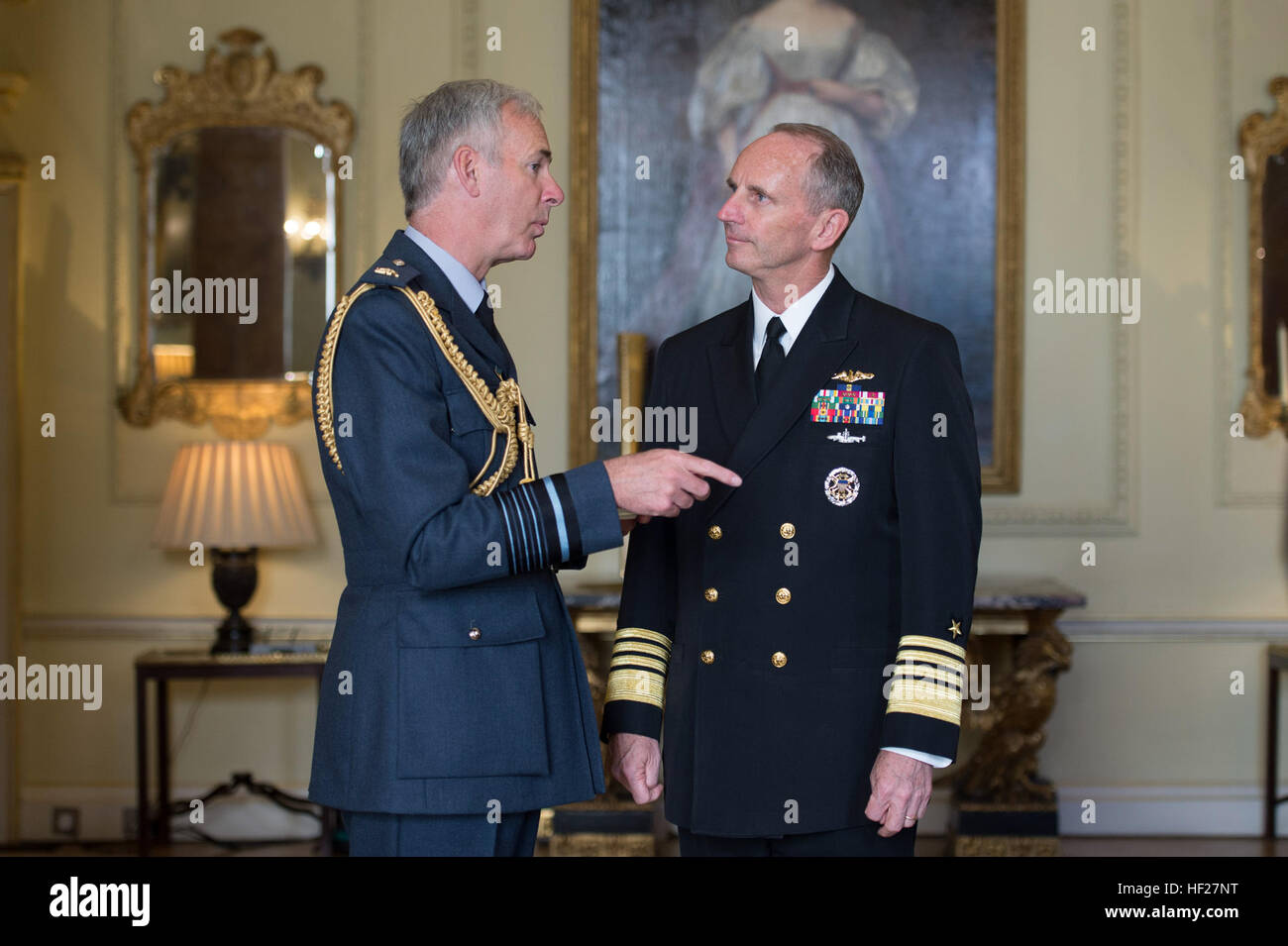 Chief of Naval Operations U.S. Navy Adm. Jonathan Greenert, right, talks with U.K. Chief of the Air Staff Air Chief Marshal Sir Andrew Pulford before a meeting with U.K. Prime Minister David Cameron June 10, 2014, in London. The meeting was part of a defense chiefs strategic dialogue with the U.S. Joint Chiefs of Staff and their British counterparts. (DoD photo by Mass Communication Specialist 1st Class Daniel Hinton, U.S. Navy/Released) US, UK Joint Chiefs of Staff talk collaboration 140610-D-KC128-393 Stock Photo