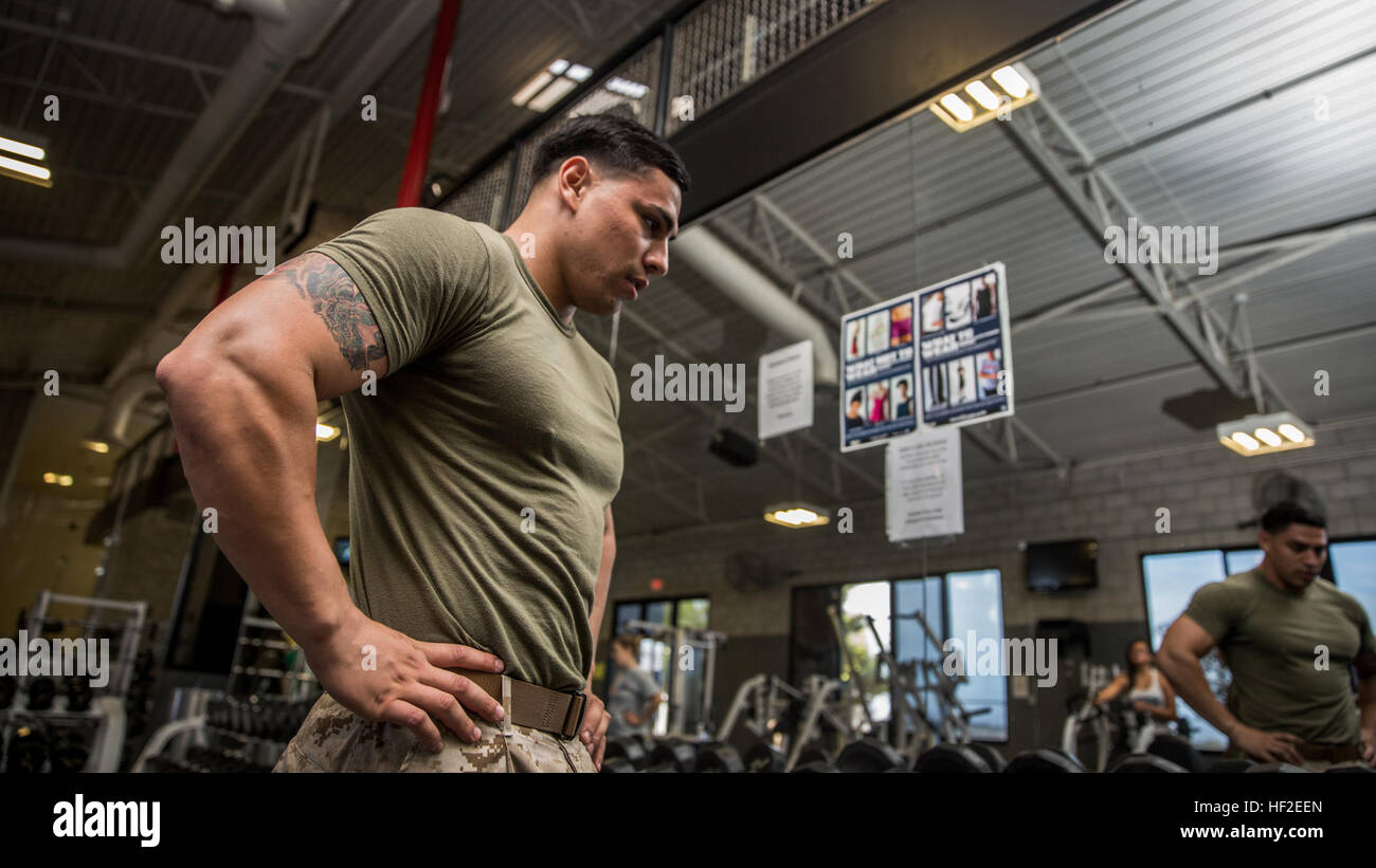 Corporal Freddy Cantu mentally prepares for his daily workout session aboard Camp Pendleton, Calif., on Aug. 25, 2014. Cantu, 22, is from Bakersfield, Calif., and is a cyber-network administrator for the 15th Marine Expeditionary Unit. (U.S. Marine Corps photo by Sgt. Emmanuel Ramos/Released) Warrior Wednesday, Marine from Bakersfield, California 140825-M-ST621-001 Stock Photo