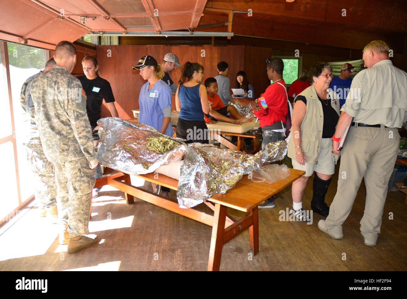 Soldiers from the Minnesota National Guard assist graduate students from the University of Minnesota during a refugee camp simulation exercise meant to give the students an idea of the conditions they would most likely experience while working in a refugee camp. The exercise, which took place at the Phillippo Scout Reservation in Cannon Falls, Minn., is an example of one of many mutually-beneficial partnerships the Minnesota National Guard is building with other agencies across the state. (U.S. Army National Guard photo by Master Sgt. Blair Heusdens) Minnesota National Guard partners with Univ Stock Photo