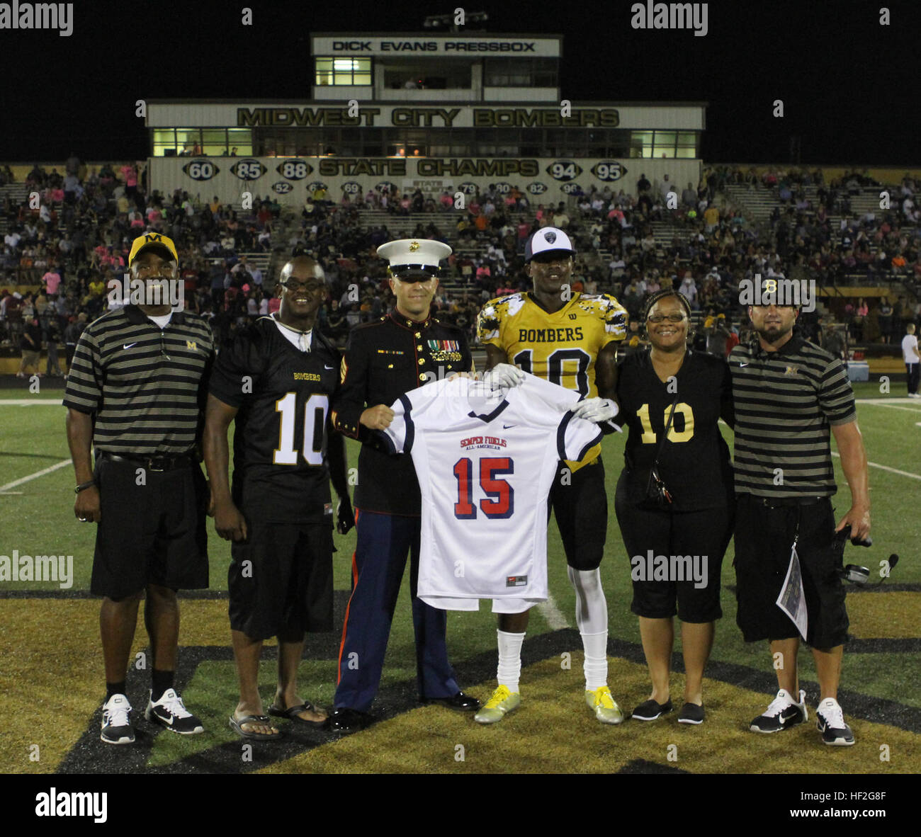 Will Sunderland, a senior wide-receiver from Midwest City High School in Midwest City, Oklahoma, is selected to play in the Semper Fidelis All-American Bowl Sept. 19 at their home matchup against Del City High School. The Semper Fidelis Football Program brings together the nation's best and brightest high school football players from across the country, who demonstrate success both on and off the gridiron. The all-star showcase will be televised live on Fox Sports One, Jan. 4, 2015. OU commit and Midwest City High School Stand-Out Selected to Semper Fidelis All-American Bowl 140919-M-CX928-001 Stock Photo