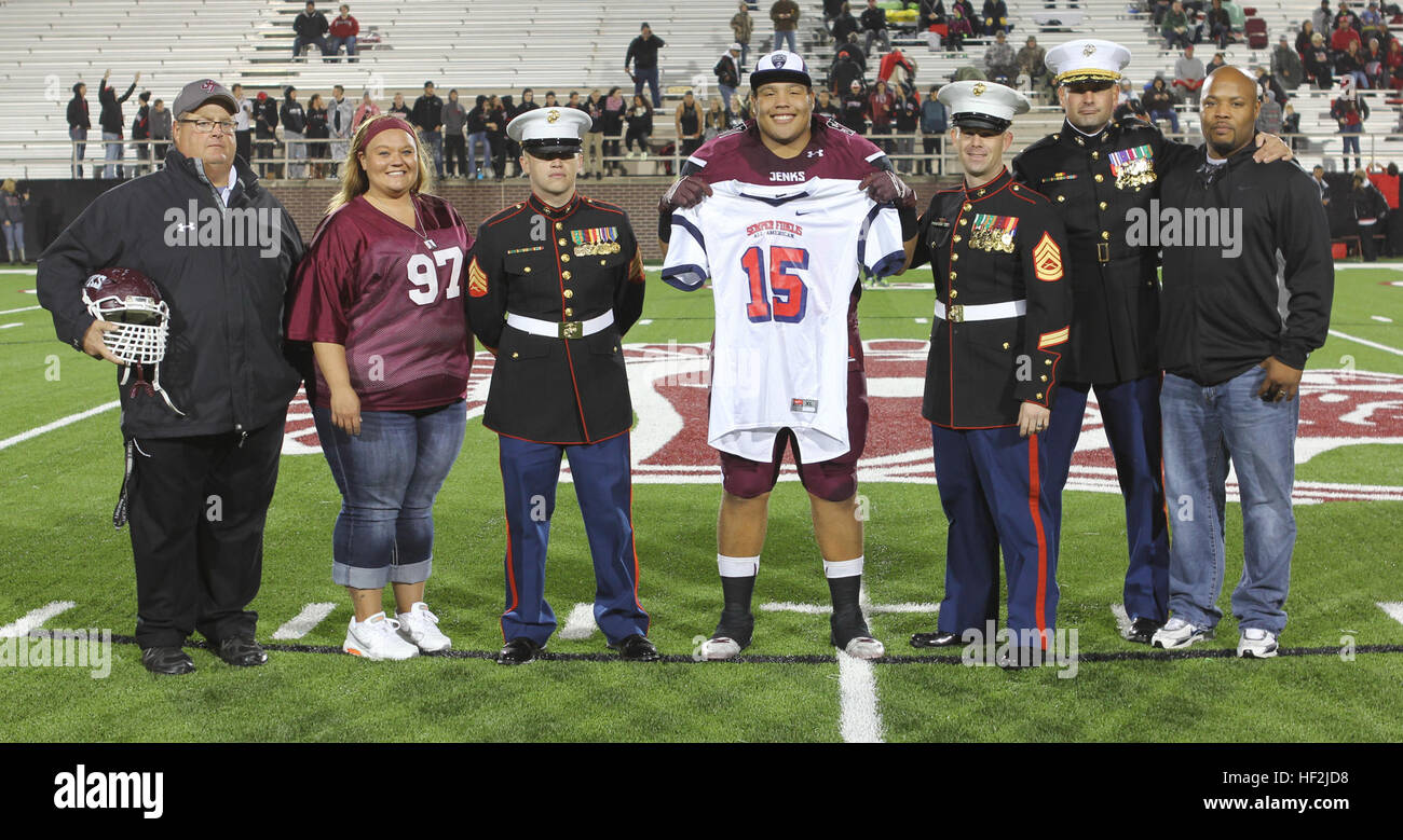 Marquise Overton, a senior defensive tackle from Jenks High School in Jenks, Oklahoma is selected to play in the Semper Fidelis Football All-American Game Oct. 10 at their homecoming matchup against Westmoore. The Semper Fidelis Football Program brings together the nation’s best and brightest high school football players from across the country, who demonstrate success both on and off the gridiron. The game will be televised live on Fox Sports One, Jan. 4, 2015. OU commit and Jenks High School stand-out, selected to Semper Fidelis All-American Bowl 141010-M-CX928-001 Stock Photo