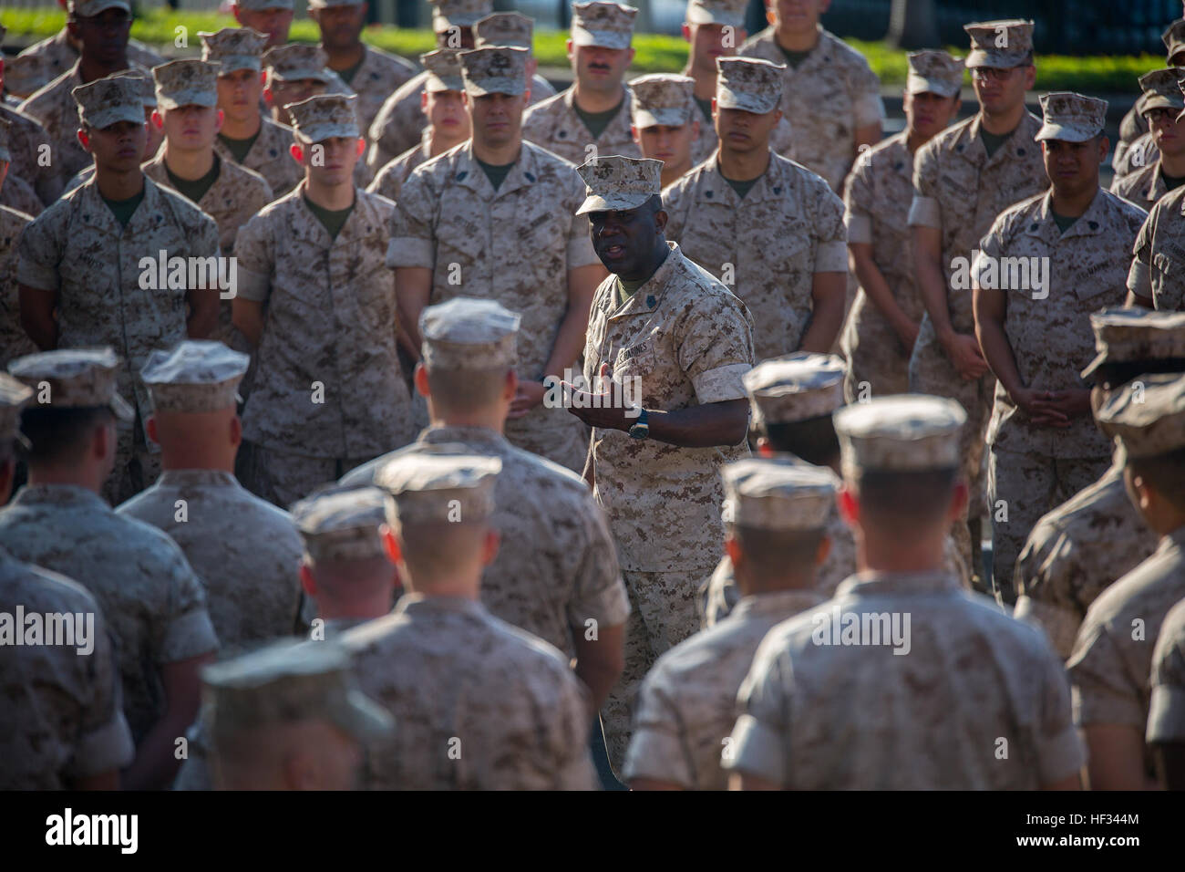 U.S. Marine Corps Forces, Pacific Marines and sailors gather around sergeant major of the Marine Corps, Sgt. Maj. Ronald L. Green, aboard Camp H. M. Smith, Hawaii, as he addresses various topics and explains how important the Marine Corps is as an organization, March 18, 2015. Green also took time to field questions and concerns. (U.S. Marine Corps photo by Cpl. Matthew J. Bragg) MARFORPAC Morning Colors with CMC and SMMC 150318-M-DP650-005 Stock Photo