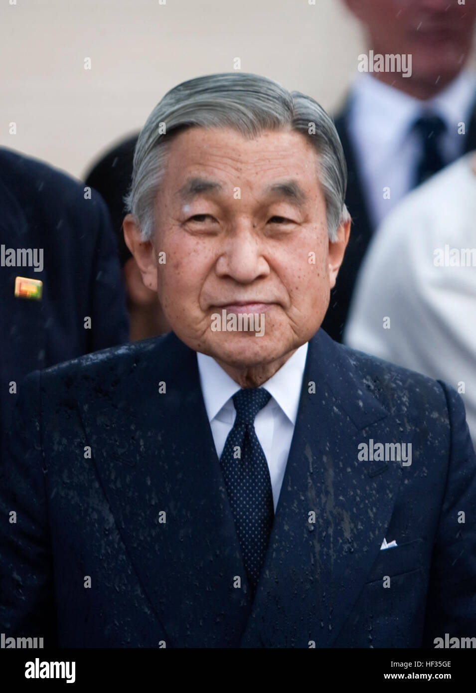 HONOLULU Japanese Emperor Akihito and Empress Michiko finish greeting