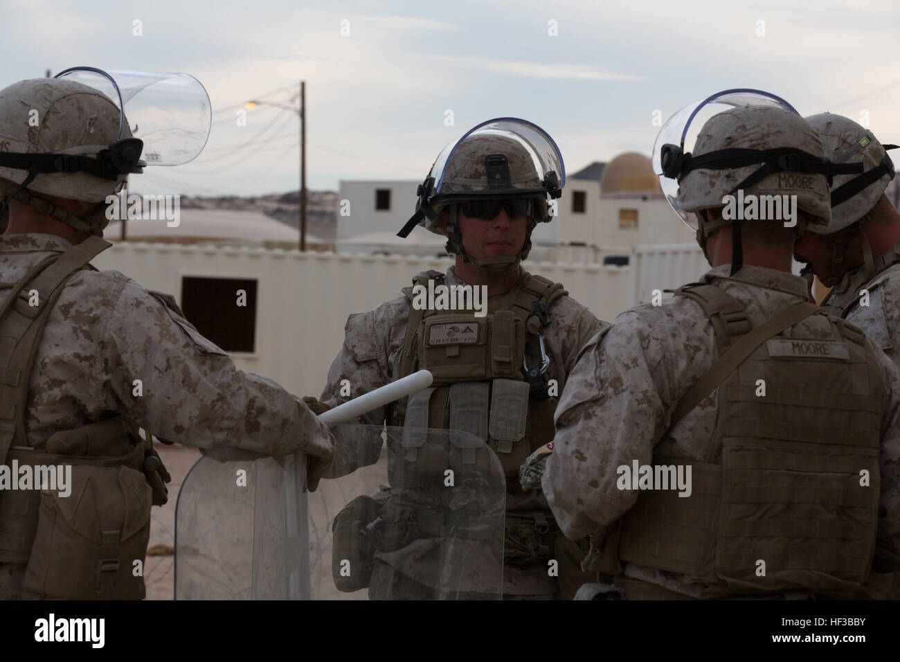 U.S. Marines with Kilo Company, 3rd Battalion, 8th Marines (3/8), conduct an embassy reinforcement during Integrated Training Exercise (ITX) 3-15 aboard Marine Corps Air Ground Combat Center Twentynine Palms, Calif., May 26, 2015. 6th Marines and subordinate units participated in ITX 3-15 to ensure all elements of Special-Purpose Marine Air Ground Task Force 6 (SPMAGTF-6) are prepared for upcoming deployments and operational commitments. (U.S. Marine Corps photo by Staff Sgt. Keonaona C. Paulo 2D MARDIV Combat Camera/Released) ITX 3-15 150526-M-EF955-687 Stock Photo