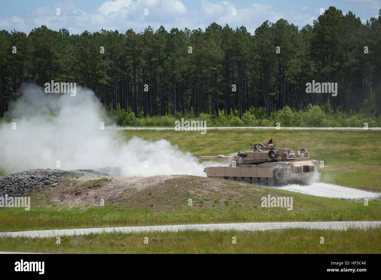 U.S. Marine Corps tank crewmen participate in Tiger Comp. VIII at the SR-10 Range, Camp Lejeune, N.C., June 1, 2015. 1st Tank Battalion, 1st Marine Division, 2D Tank Battalion, 2nd Marine Division, and 4th Tank Battalion, 4th Marine Division, participated in Tiger Comp, an annual event, that affords Marines the opportunity to test their combat fighting skills as tank crews and is a Total Force competition to include active and reserve units.  (U.S. Marine Corps photo by Lance Cpl. Chloe Nelson, 2D MARDIV Combat Camera/Released) 2D Tank Bn 150601-M-UY788-063 Stock Photo