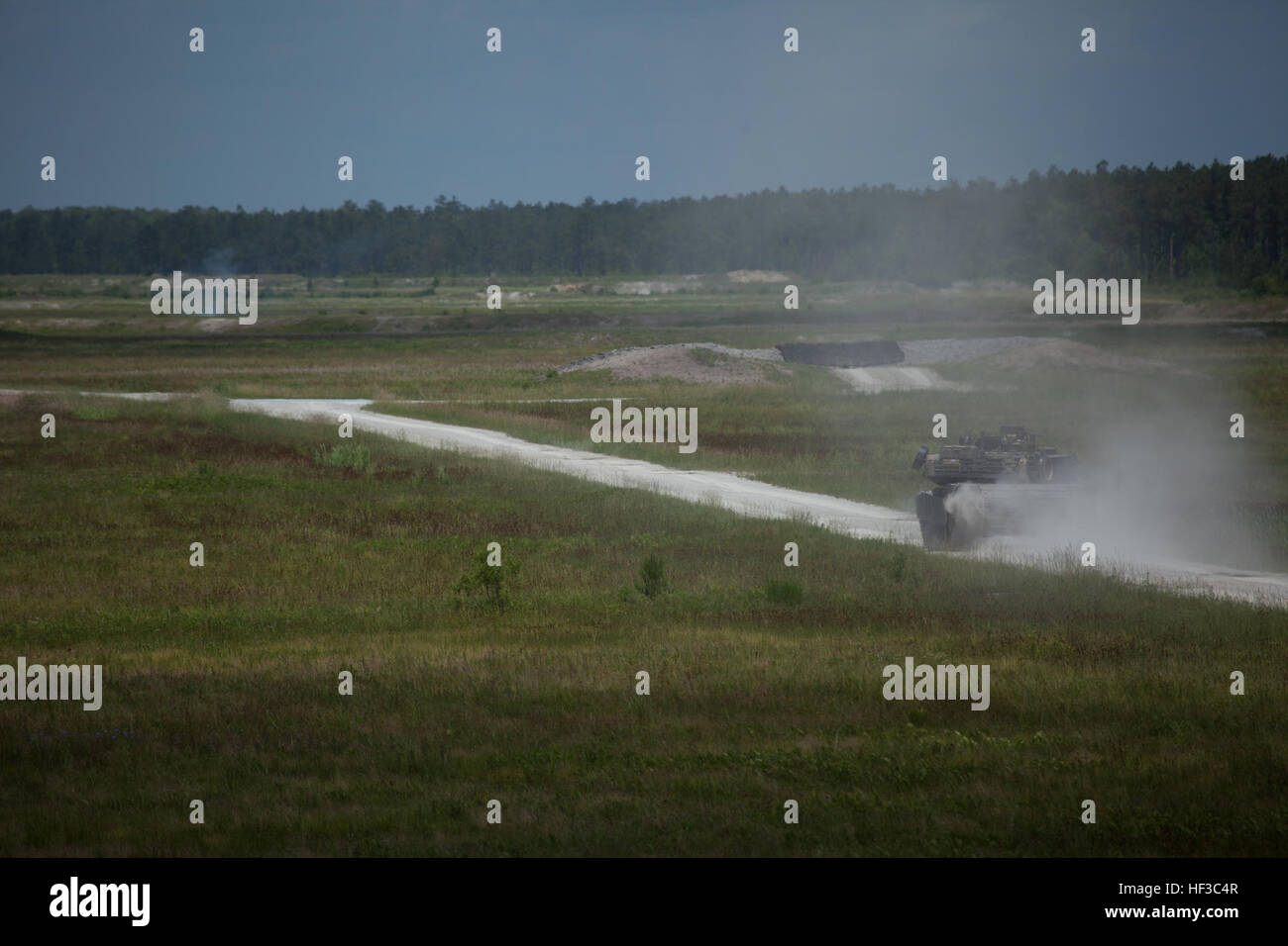 U.S. Marine Corps tank crewmen participate in Tiger Comp. VIII at the SR-10 Range, Camp Lejeune, N.C., June 1, 2015. 1st Tank Battalion, 1st Marine Division, 2D Tank Battalion, 2nd Marine Division, and 4th Tank Battalion, 4th Marine Division, participated in Tiger Comp, an annual event, that affords Marines the opportunity to test their combat fighting skills as tank crews and is a Total Force competition to include active and reserve units. (U.S. Marine Corps photo by Lance Cpl. Chloe Nelson, 2D MARDIV Combat Camera/Released) 2D Tank Bn 150601-M-UY788-085 Stock Photo