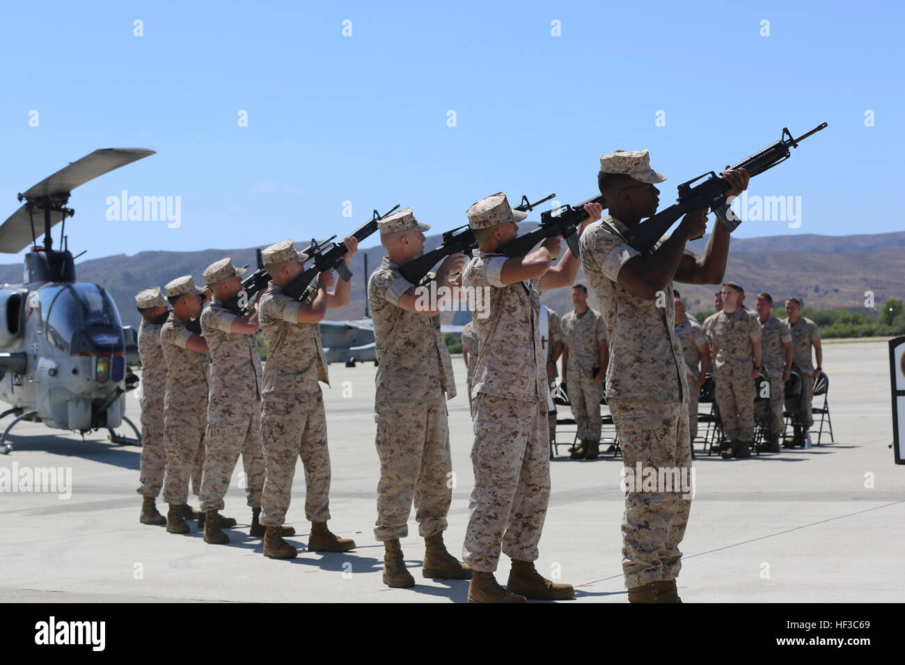 21 gun salute marines hi-res stock photography and images - Alamy