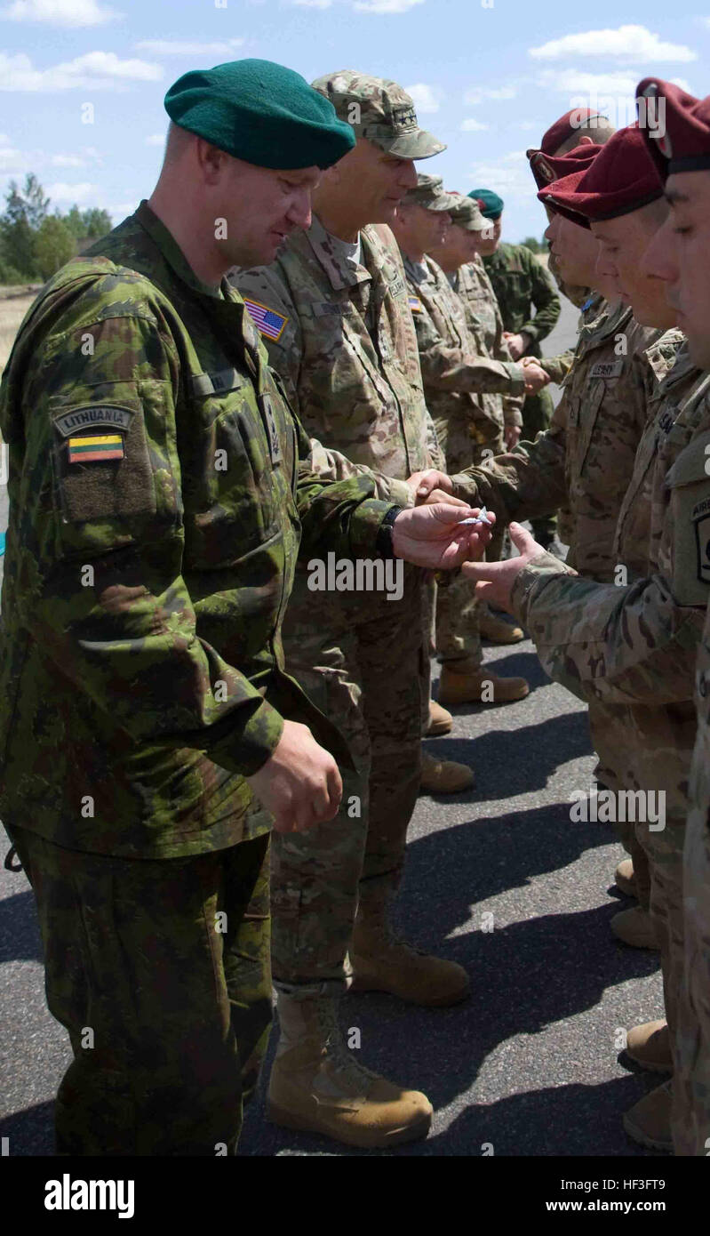 Commander land forces left hi-res stock photography and images - Alamy