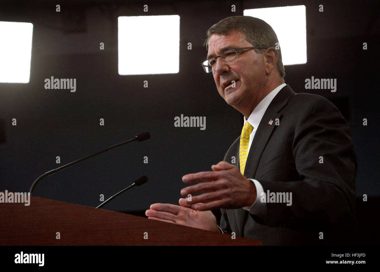 Secretary of Defense Ash Carter conducts a press briefing at the Pentagon Aug. 20, 2015. Carter answered questions from the media on a variety of issues including regional threats across the globe and potential logjams in Congress over the budget this fall. Carter also pointed out the recent graduation of the first two female soldiers of Army Ranger School, a significant milestone in DoD's plan to test the integration of women in combatant roles. (DoD Photo by Glenn Fawcett/Released) Defense secretary congratulates first female graduates of US Army Ranger School 150820-D-NI589-265 Stock Photo