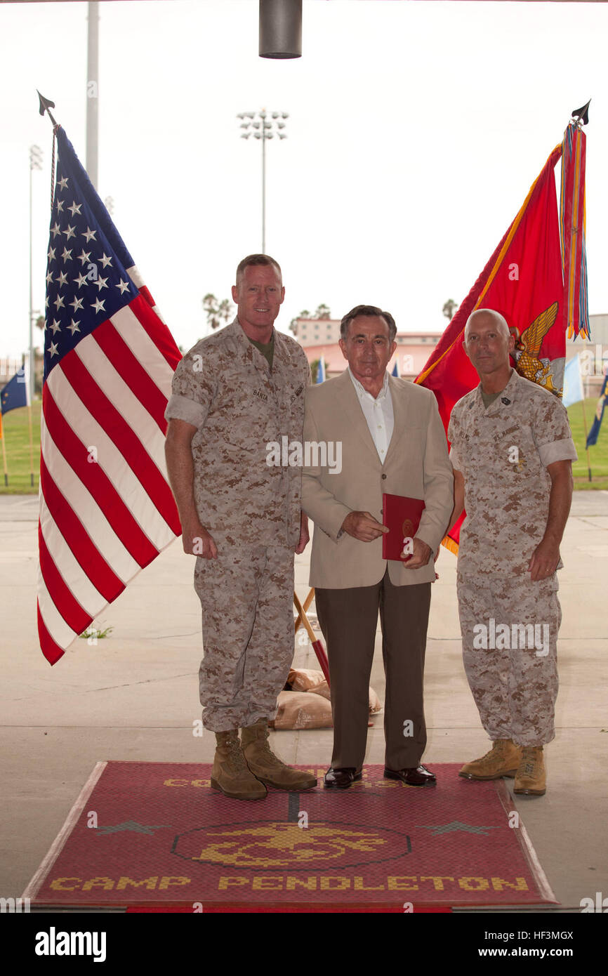 U.S. Marine Corps Brig. Gen. Edward Banta, left, Commanding General, and Sgt. Maj. Scott R. Helms, right, Sergeant Major, both with Marine Corps Installations West, Marine Corps Base Camp Pendleton (MCB CAMPEN), stand with Mr. Thomas Buscemi Jr., Supervisory Computer Specialist, AC/S, G-3/5 aboard Camp Pendleton, Calif., Oct. 15, 2015.  Mr. Thomas Buscemi Jr. was presented with the Federal Length of Service Award for his thirtyfive years of service to the federal government. (U.S. Marine Corps photo by Sgt. Maricela M. Bryant, MCIWEST-MCB CamPen Combat Camera/Released) Civilian Awards Ceremony Stock Photo