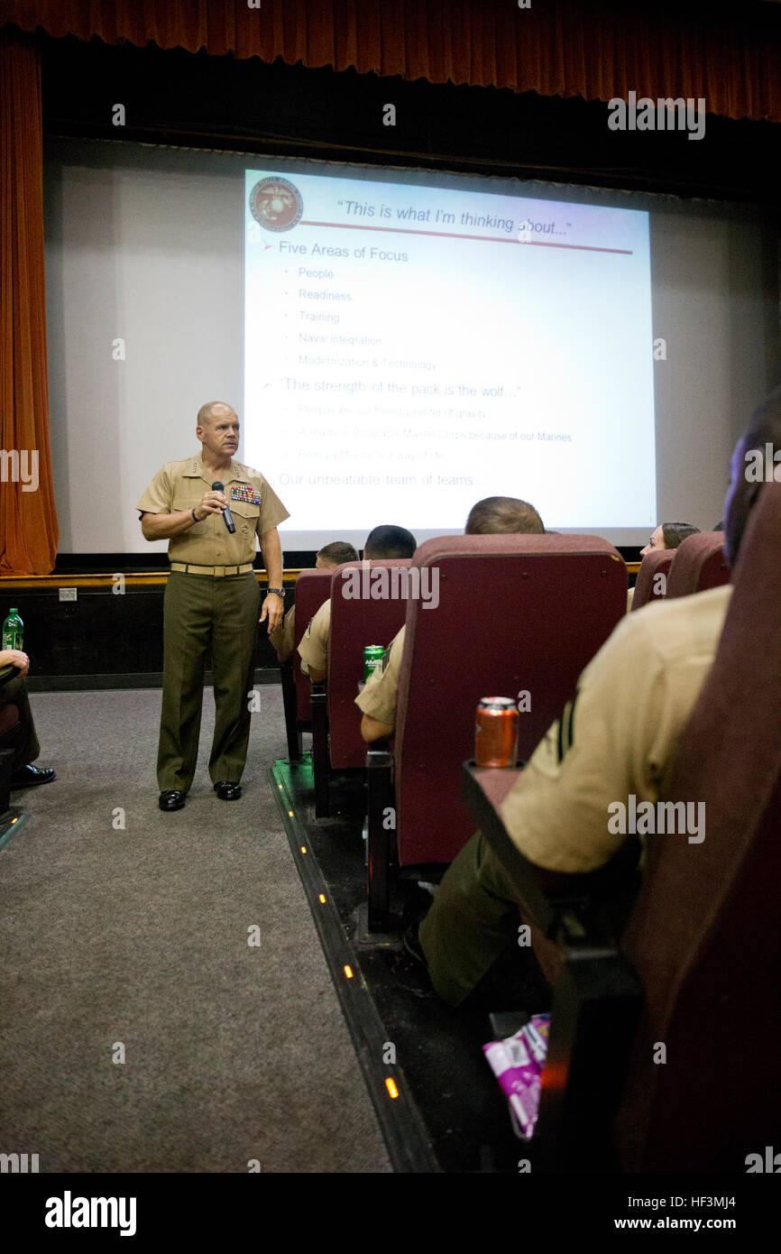 Commandant of the Marine Corps Gen. Robert B. Neller, left, speaks to Marines at Marine Corps Air Station Beaufort, S.C., Oct. 16, 2015. Neller outlined the Corps' current priorities and expectations, and listened to and answered questions during his visit. (U.S. Marine Corps photo by Sgt. Gabriela Garcia/Released) CMC Visits MCRD Parris Island and MCAS Beaufort 151016-M-SA716-298 Stock Photo