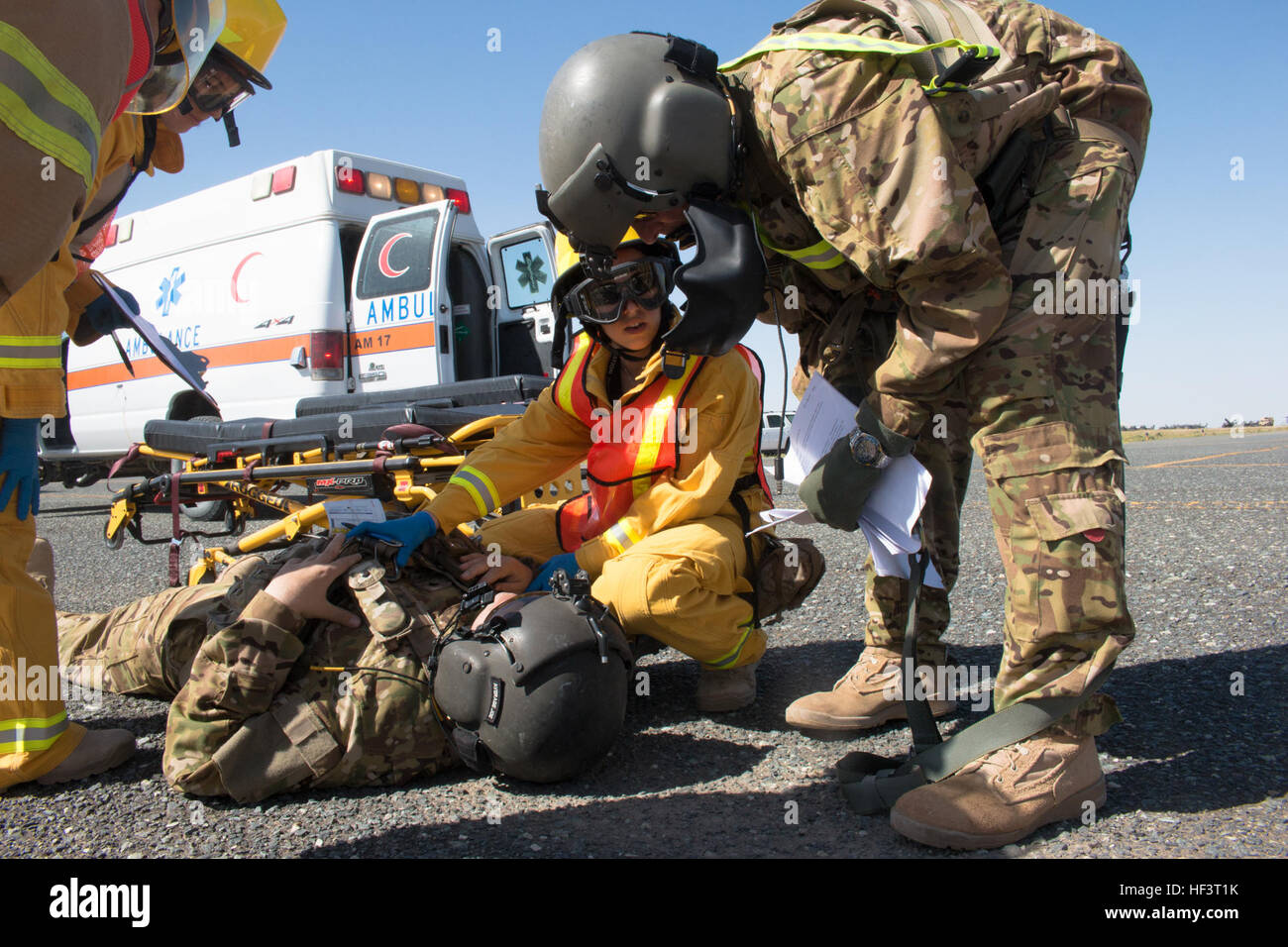 Paramedic T.J. Holliday (center) discusses a simulated patient with California Army National Guard Lt. Col. Jim Brinkman, the brigade surgeon in Headquarters and Headquarters Company, 40th Combat Aviation Brigade during a pre-accident plan exercise at Camp Buehring, Kuwait, Feb. 24. A pre-accident plan prepares military and civilian agencies to work together in the event of an emergency situation. (U.S. Army Photo by Staff Sgt. Ian M. Kummer, 40th Combat Aviation Brigade Public Affairs) 40th CAB executes pre-accident plan 160224-Z-JK353-003 Stock Photo