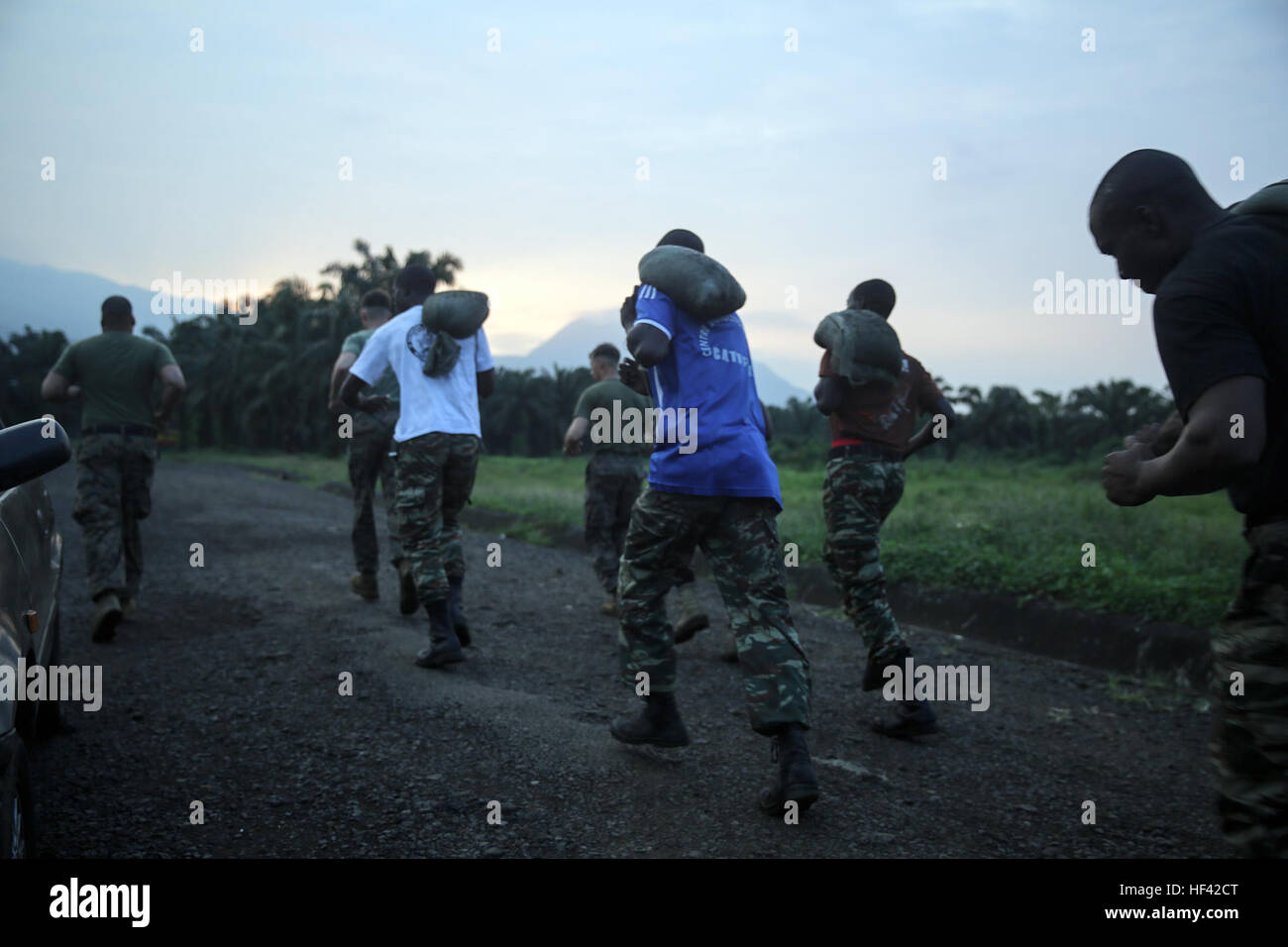 Marines with Special Purpose Marine Air-Ground Task Force Crisis Response-Africa, run with Cameroonian soldiers with Forces Fusiliers Marins et Palmeurs de Combat during an early morning physical training in Limbé, Cameroon, June 29, 2016.  Marines share tactics, techniques and skills with the FORFUMAPCO soldiers to combat the illicit trafficking in Cameroon.  (U.S. Marine Corps photo by Cpl. Alexander Mitchell/released) SPMAGTF-CR-AF Marines train FORFUMAPCO 160629-M-ML847-076 Stock Photo