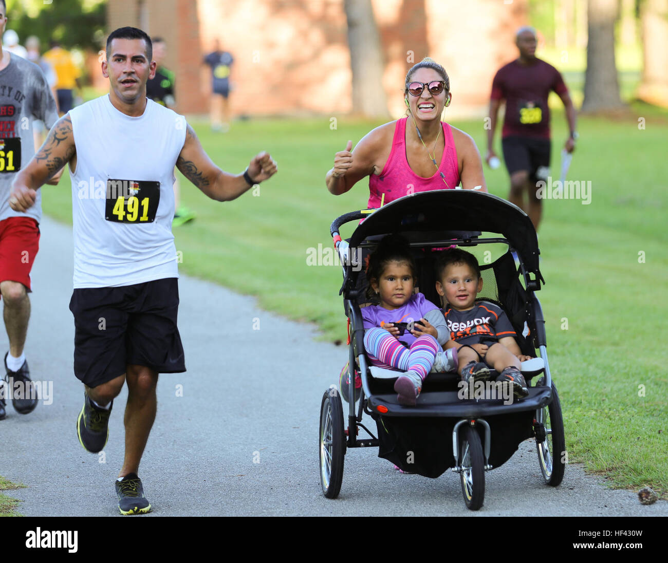 Marines, sailors, and families participate in the 7.5K Anniversary Run ...
