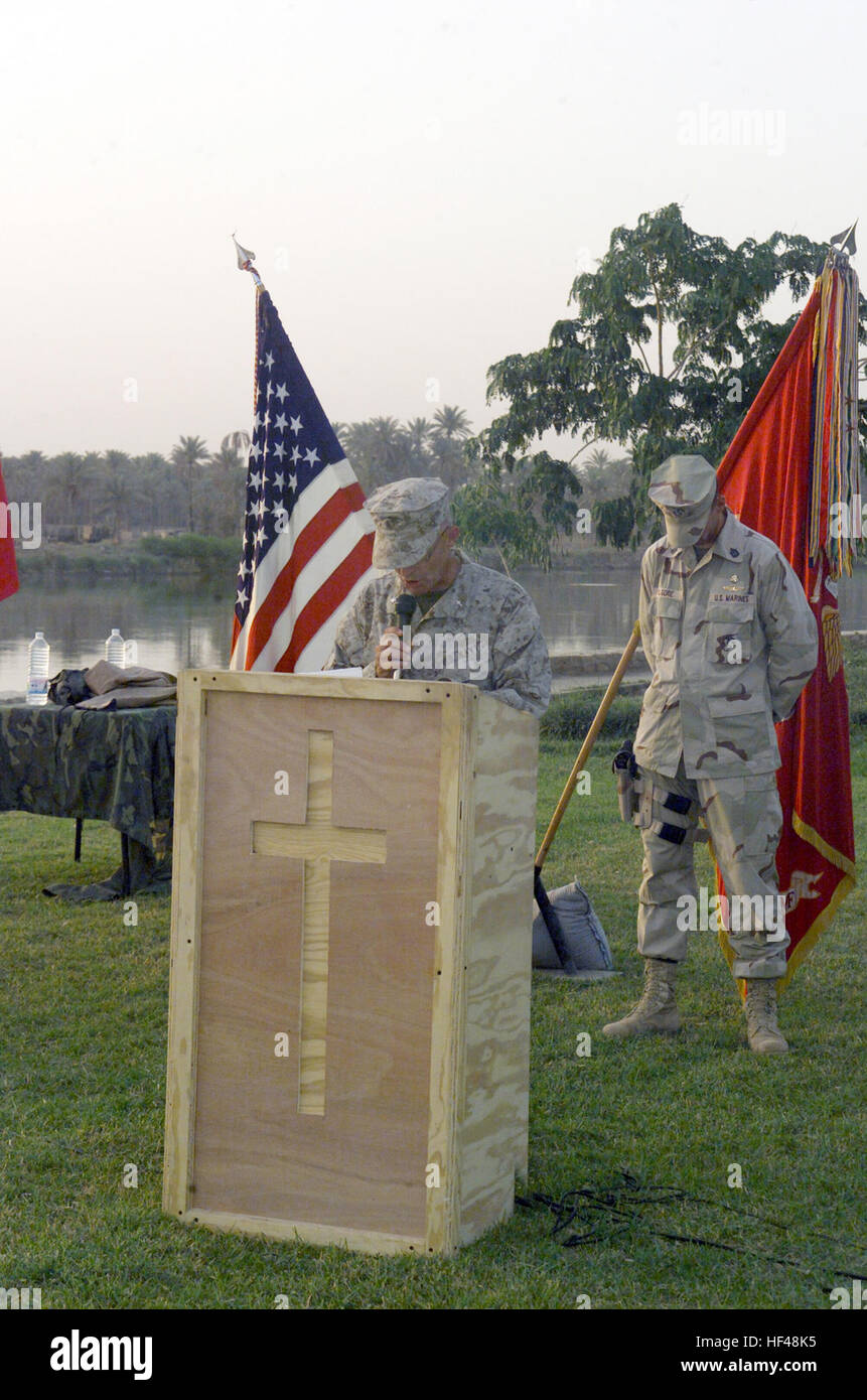 030609-M-5972A-003 Babylon, Iraq (Jun. 9, 2003) -- Chaplain Devine, chaplain for the 1st Marine Division, along with attending U.S. Marines, bow their heads in prayer during a memorial service held for Sgt. Jonathan W. Lambert, killed in the line of duty on June 1.  The Marines are deployed in support of Operation Iraqi Freedom, the multi-national coalition effort to liberate the Iraqi people, eliminate Iraqi's weapons of mass destruction, and the regime of Saddam Hussein. U.S Marine Corps photo by Lance Cpl. Jason L. Andrade (RELEASED) US Navy 030609-M-5972A-003 U.S. Marines bow their heads i Stock Photo
