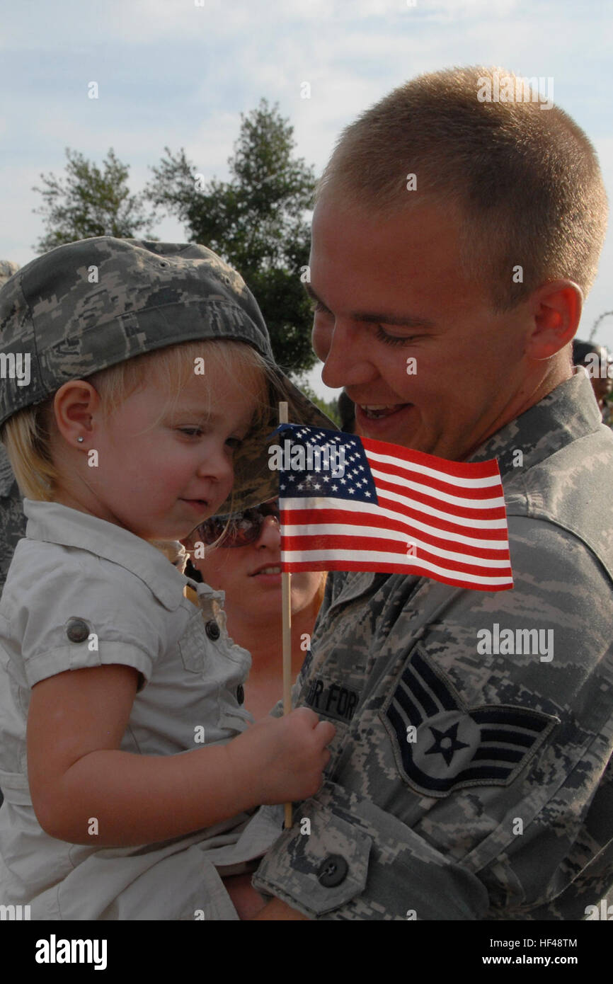 Over 200 members of the 169th Fighter Wing return home August 29, 2010, after a 120-day deployment to Iraq.  The 169th Fighter Wing detachment was assigned to the 332nd Air Expeditionary Wing at Joint Base Balad, Iraq. While assigned to the 332nd AEW, the men and women of the 169th Fighter Wing generated and flew more than 800 combat air patrol missions over Iraq from May through August.    (USAF Photo by Staff Sgt. Tracci Dorgan 169th FW/PA, August 29, 2010 - RELEASED) Flickr - DVIDSHUB - 169th Fighter Wing Returns Home from Iraq Stock Photo
