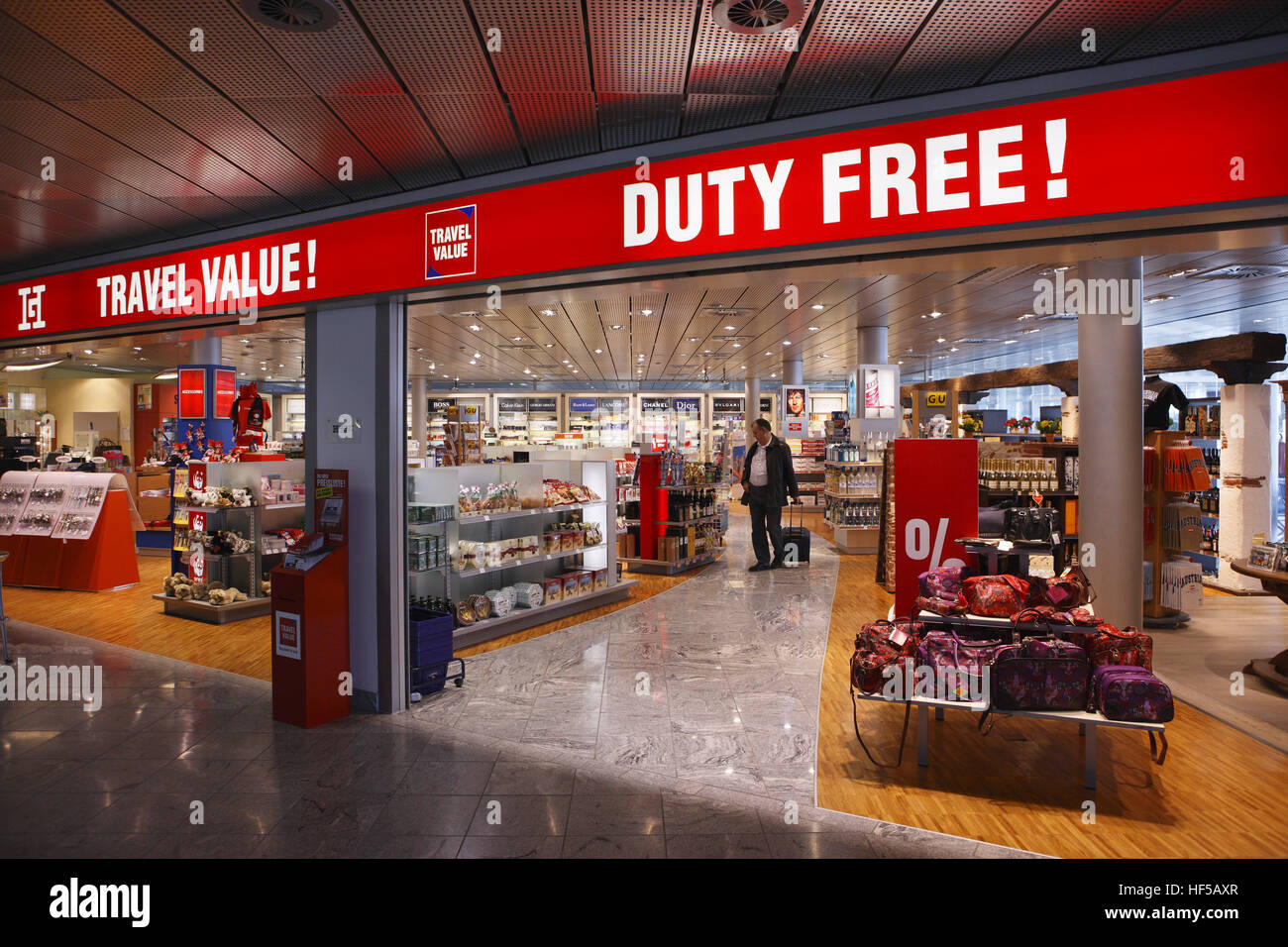 Duty free shop inside airport hi-res stock photography and images - Alamy