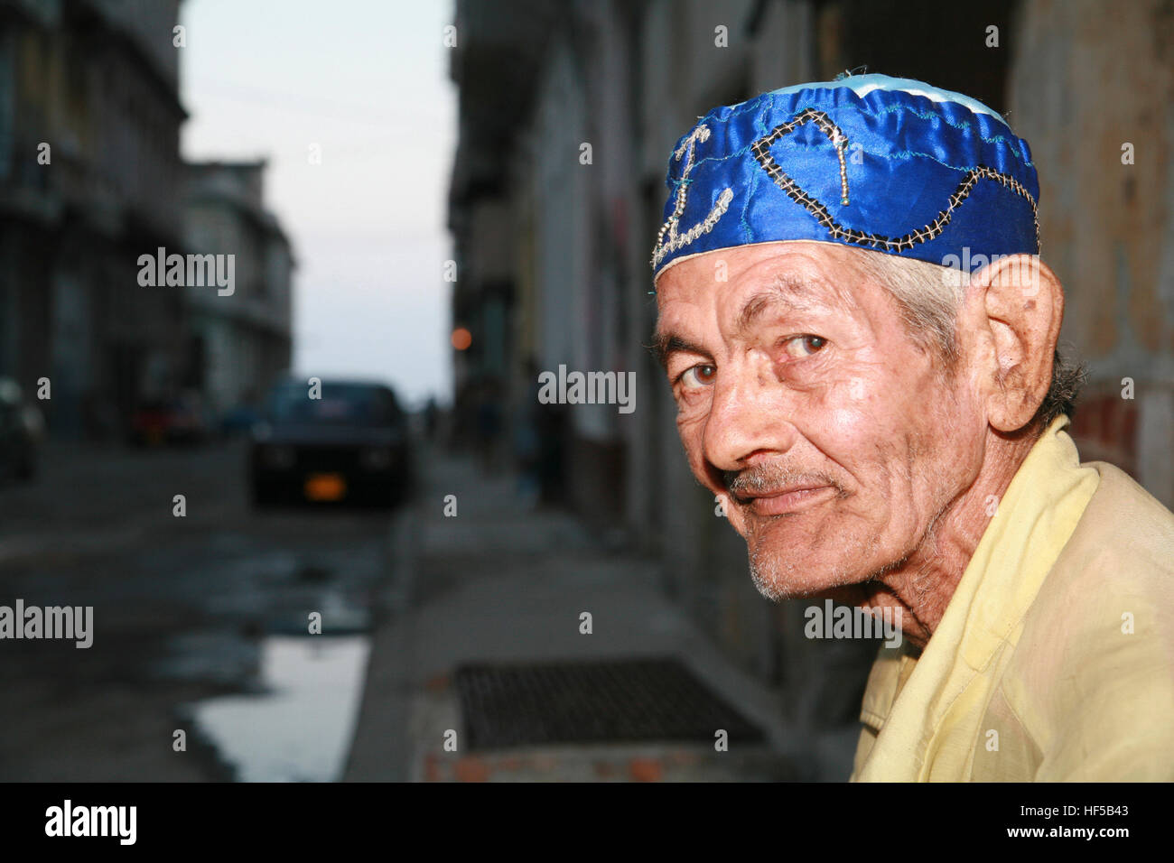 Portrait of an old man in the streets of Havana, Cuba, Caribbean, Americas Stock Photo